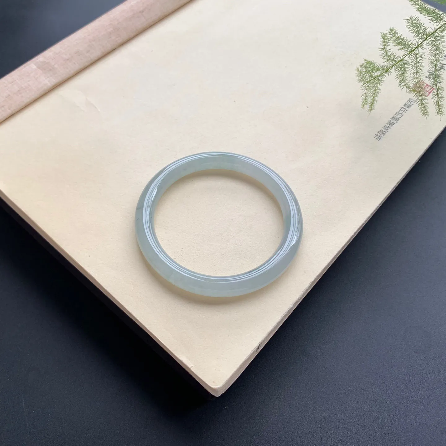 54.5圈口冰飘花圆条手镯 尺寸：54.5-7.5-8，无纹裂，水润起胶，条形饱满