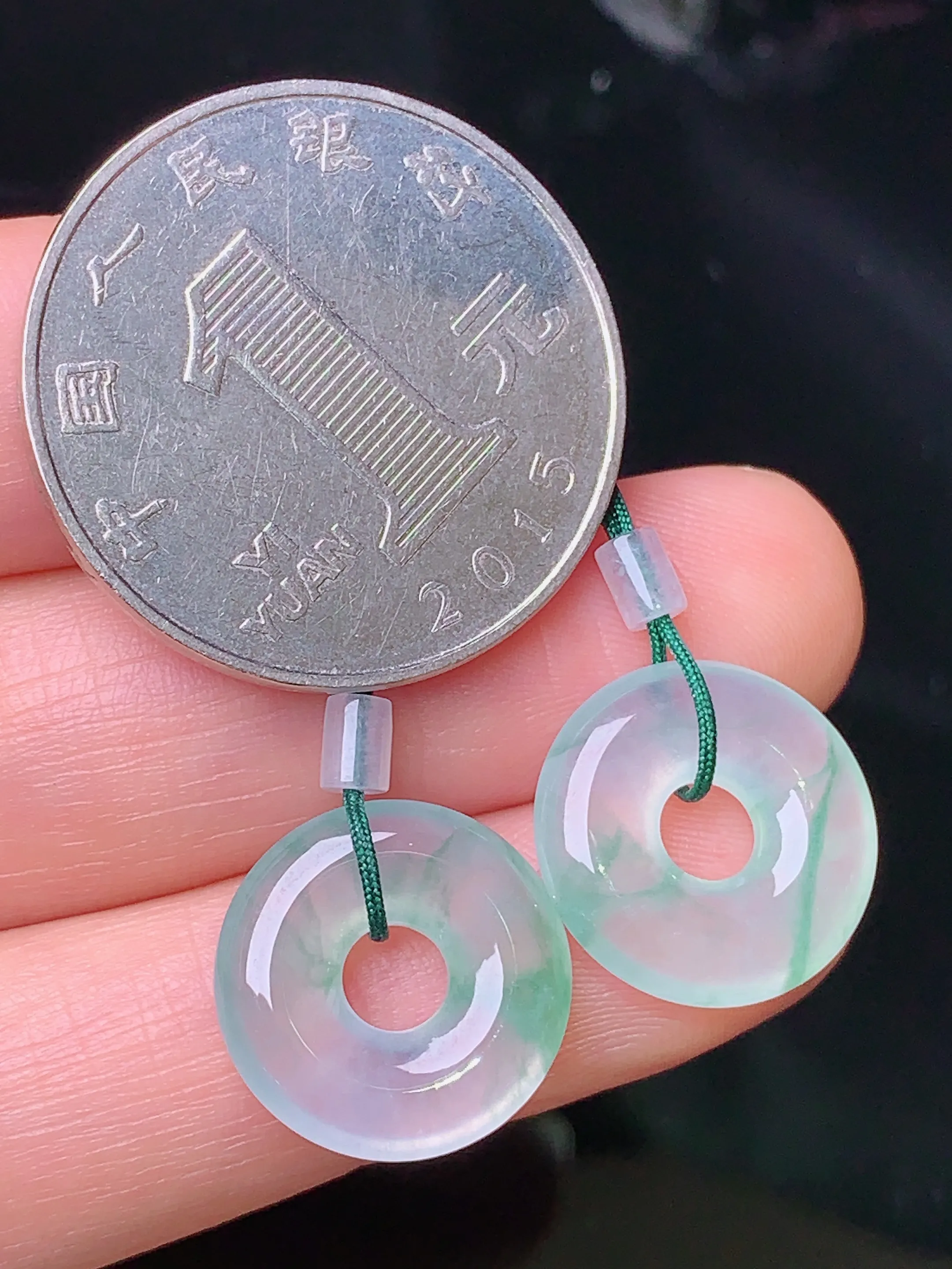 冰种飘绿平安扣一对 玉质细腻 色泽清新艳丽 整体尺寸 14.2*3.3