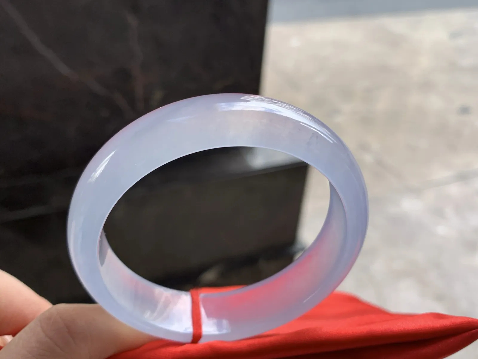 57.5-15.3-7.9

高冰宽版手镯^_^种老荧光十足