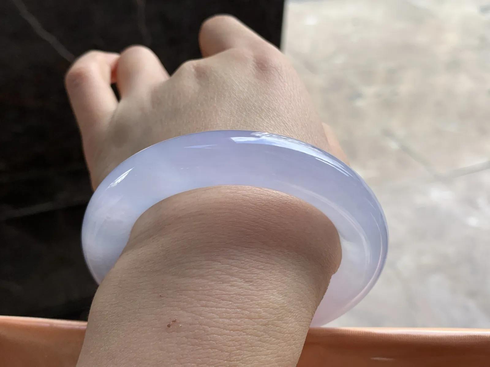 54-12.2

冰紫圆条手镯^_^种老 胶感十足 冰透