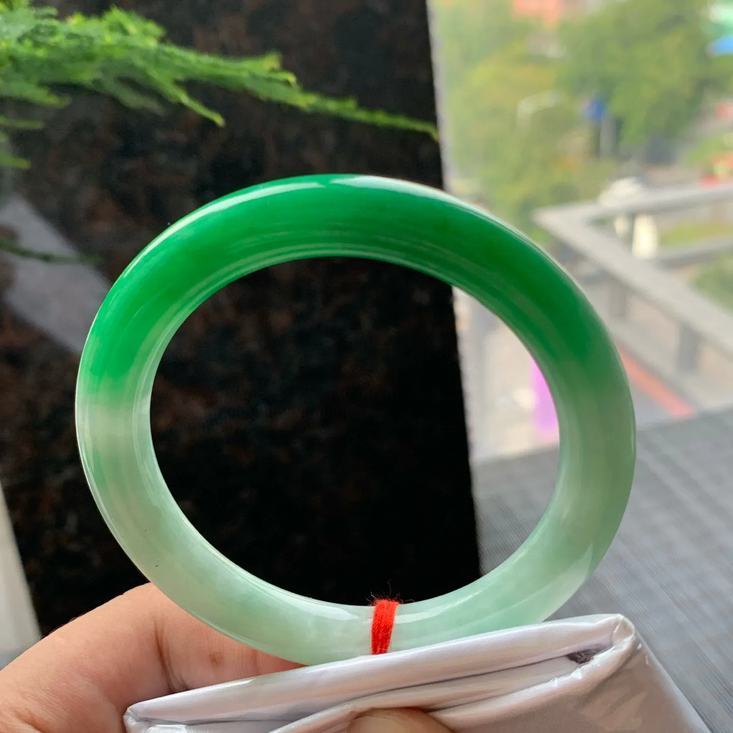 圆条一大节阳绿 内圈微纹 尺寸:54.1/8.5/9.1 色好