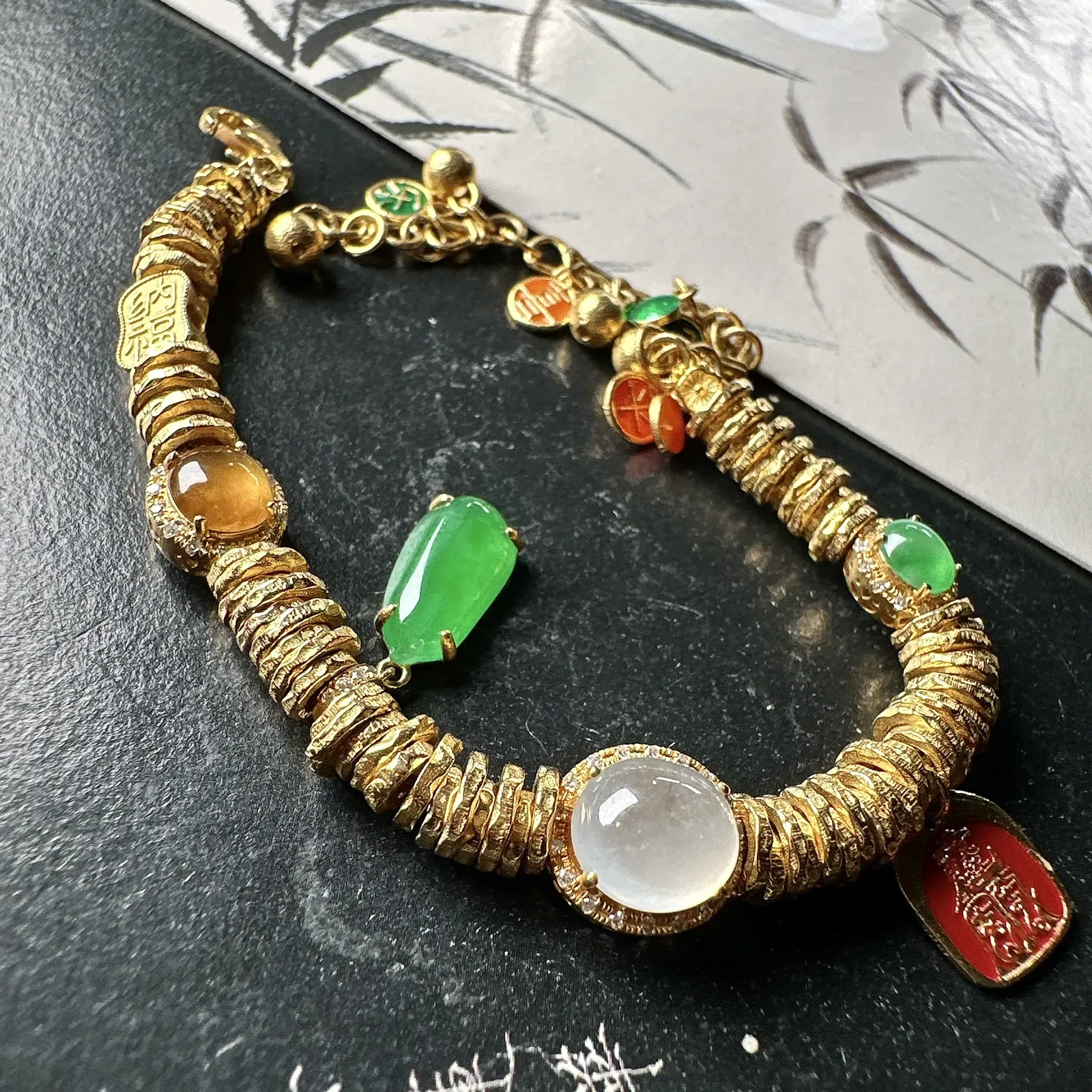 【冰种多种元素盘缠手链】颗颗冰透，饱满圆润，光泽闪耀，流行款，18K金钻镶嵌，其中一颗裸石尺寸7.7*6.8*4.8毫米