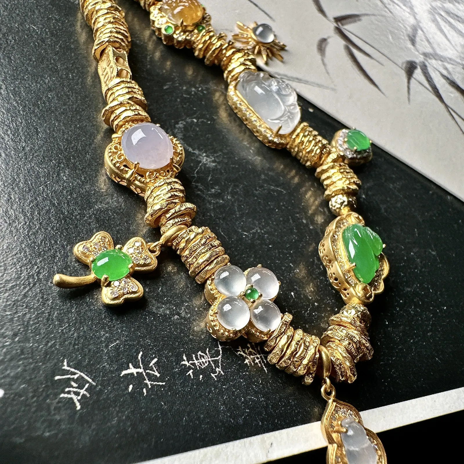 【冰种多种元素盘缠手链】颗颗冰透，饱满圆润，光泽闪耀，流行款，18K金钻镶嵌，其中一颗裸石尺寸7.6*11.9*4.2毫米