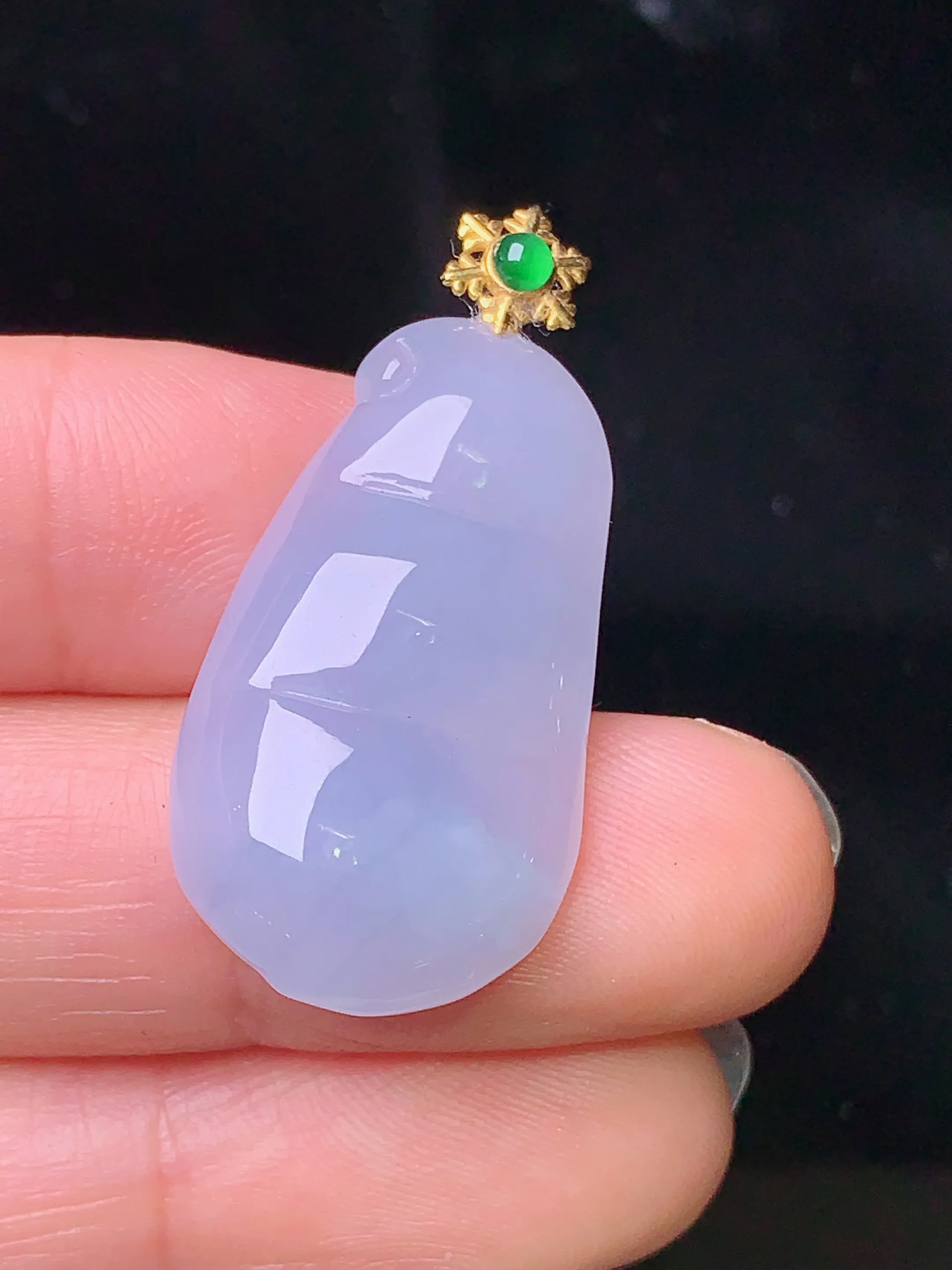 18k金镶嵌紫罗兰四季豆吊坠 玉质细腻 色泽清新艳丽 整体尺寸34.3*16*6.3