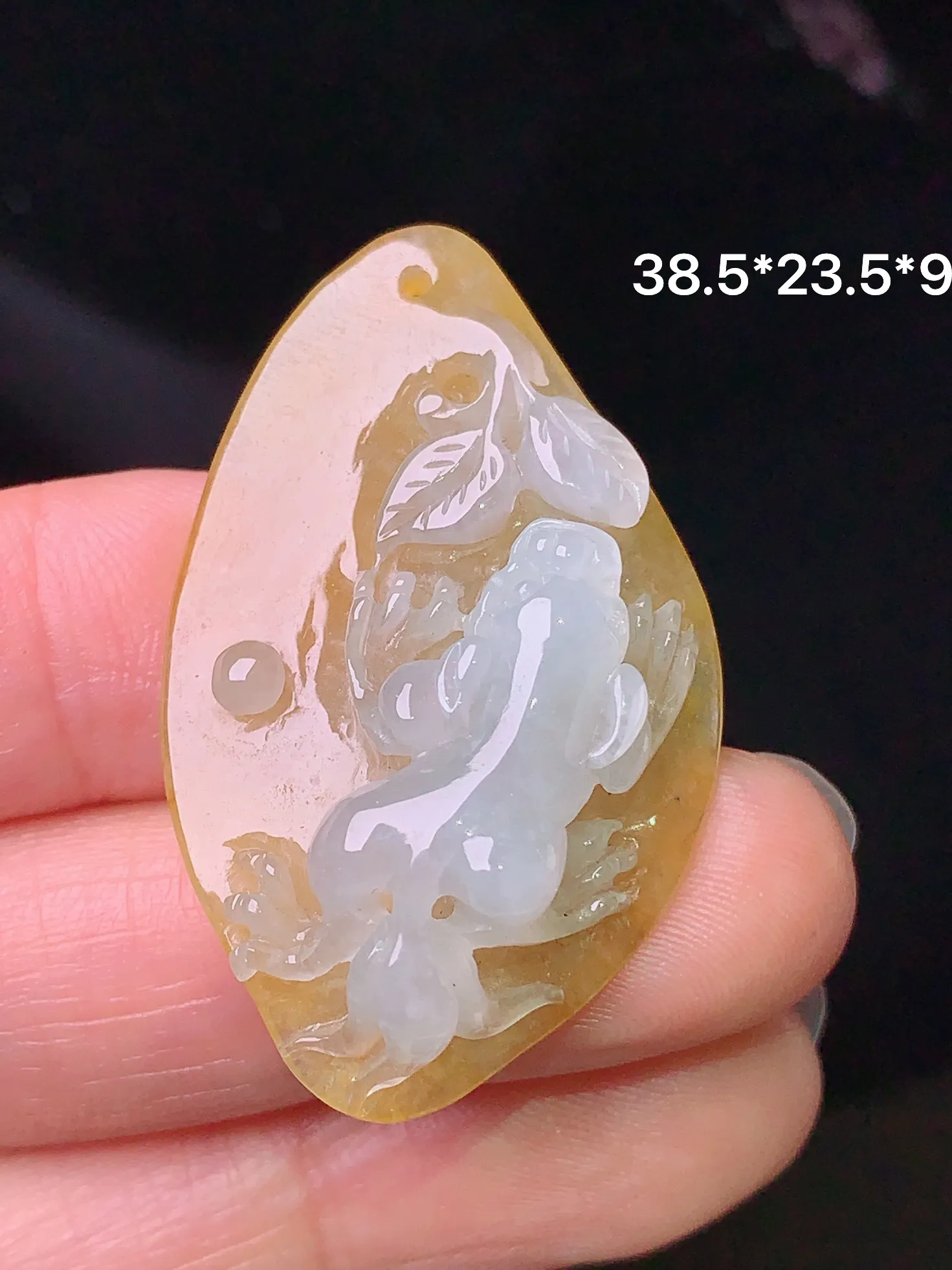 黄翡一叶成龙吊坠 玉质细腻 色泽清新艳丽 整体尺寸38.5*23.5*9