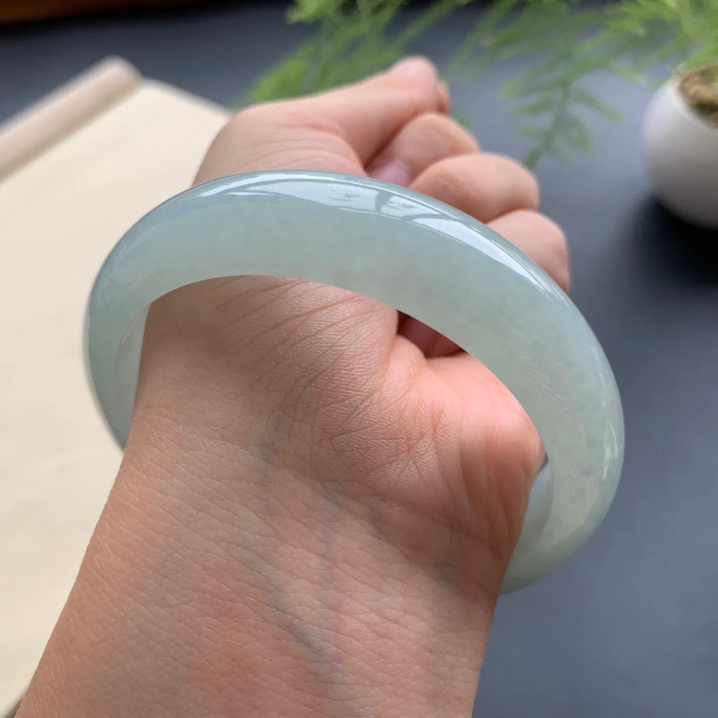 58.6圈口冰底色正圈手镯 尺寸：58.6-15-7.5，无纹裂，细腻起胶，宽版大气