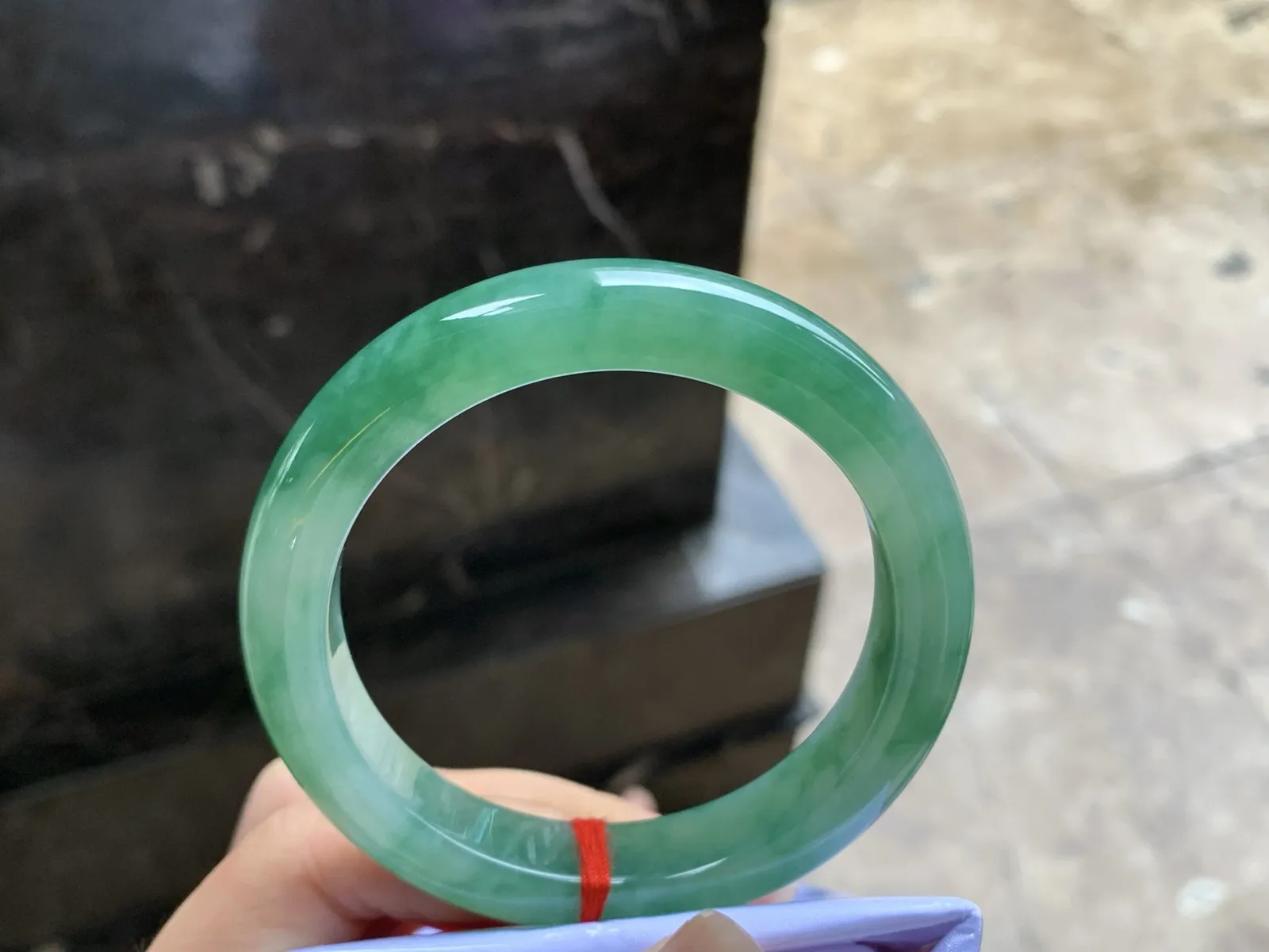 56.5-11.7-9.2

浓绿色手镯^_^鲜艳