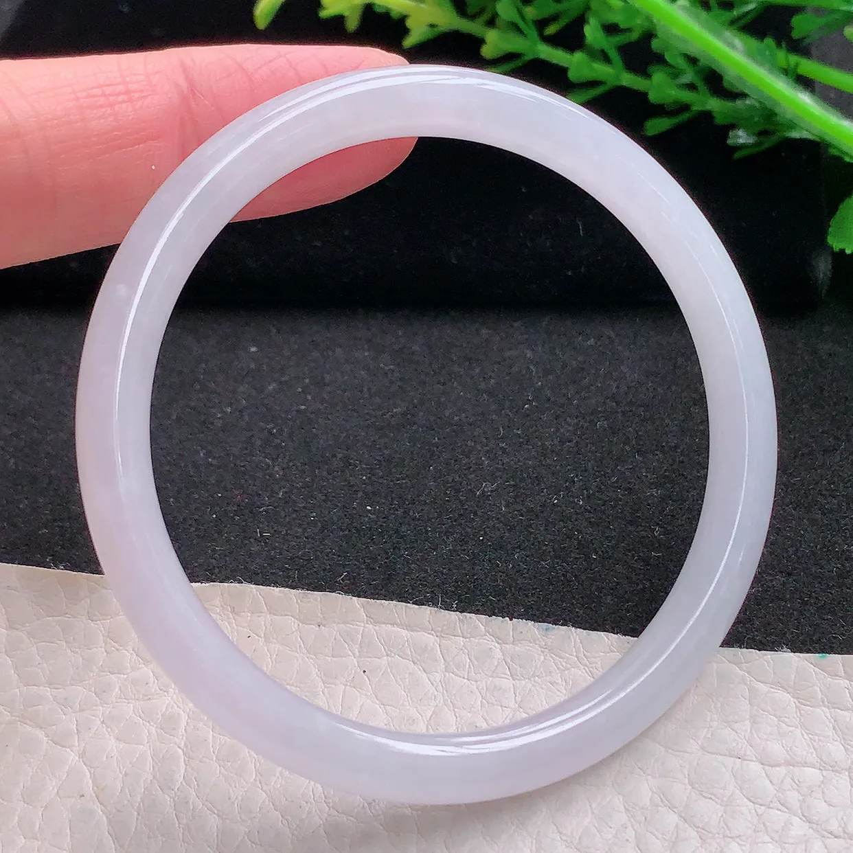 Nc自然光54*5.8*6.3叮当镯 天然缅甸翡翠a 货白月光圆条玉镯子