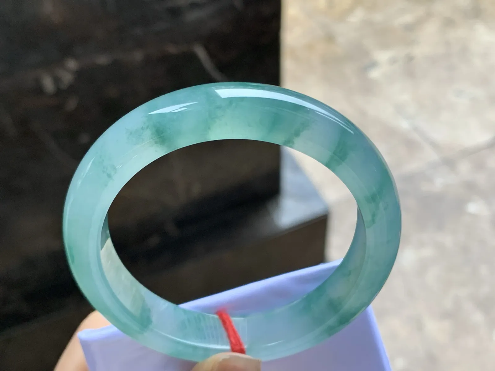 58-12.8-8.9

冰种飘花手镯^_^种水足 飘花灵韵