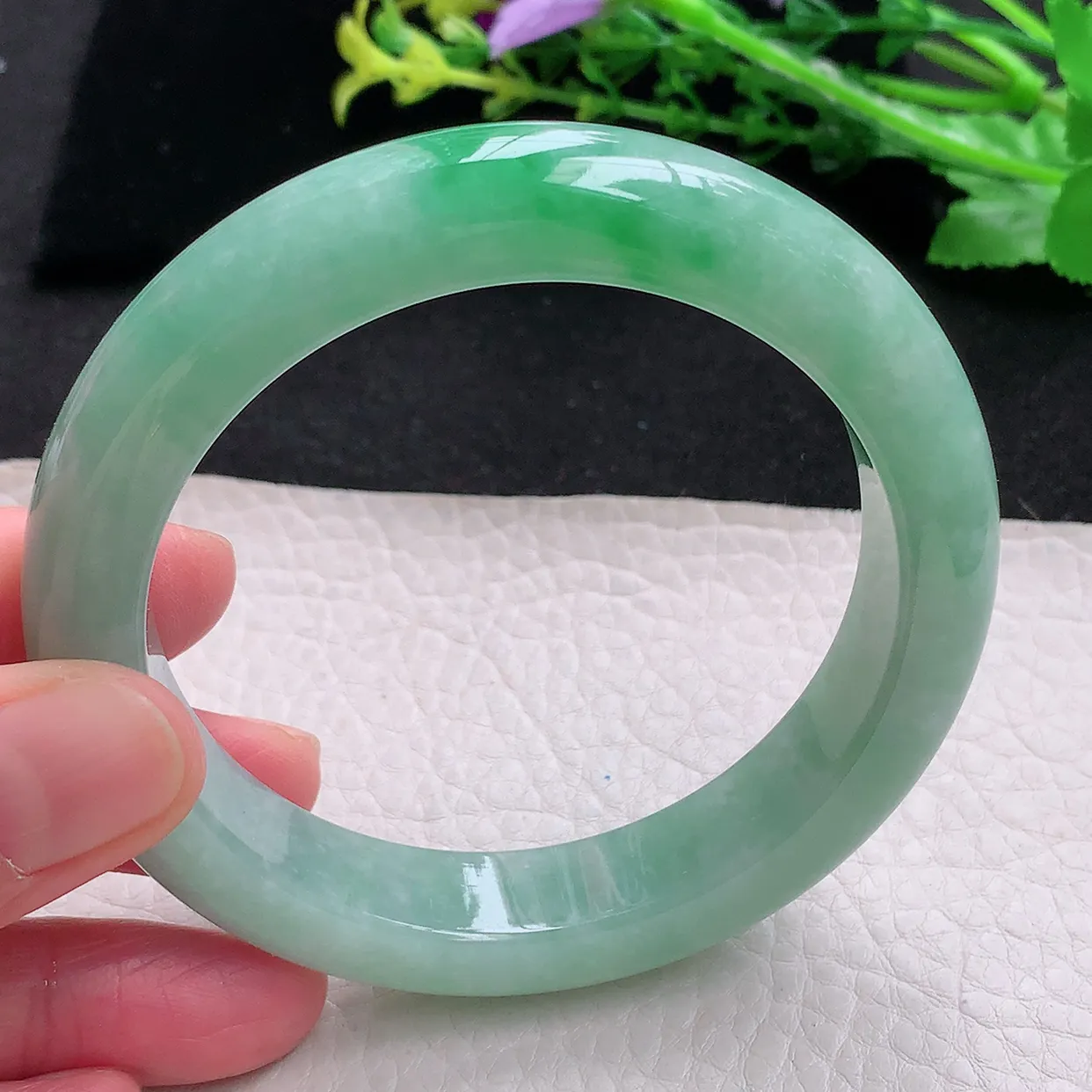 xc自然光59.5*12.8*9.6平安镯天然缅甸翡翠飘绿厚装正圈宽边玉镯子