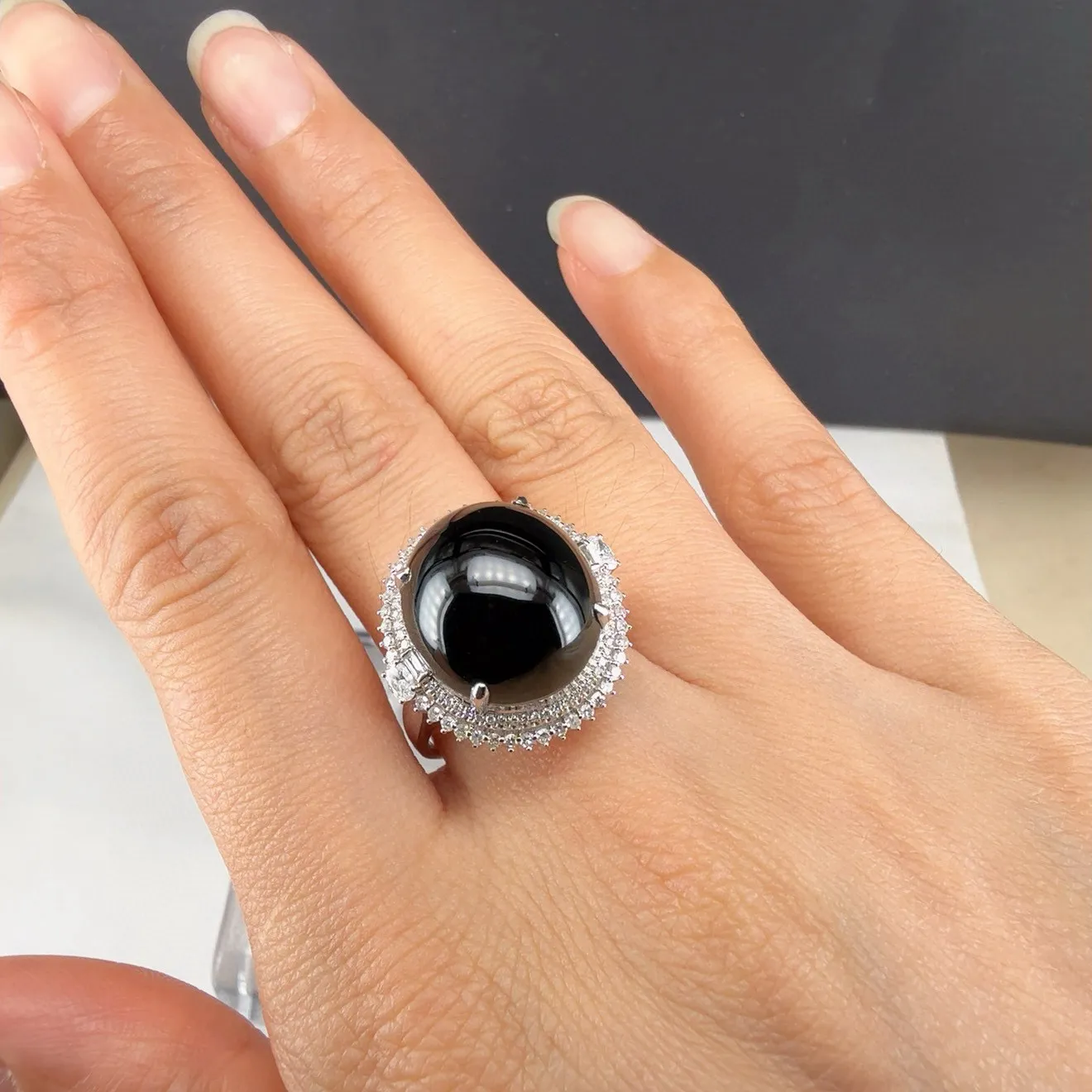 满钻豪镶墨翠大女戒 种好色正 黑度极好 打灯通透 油性十足