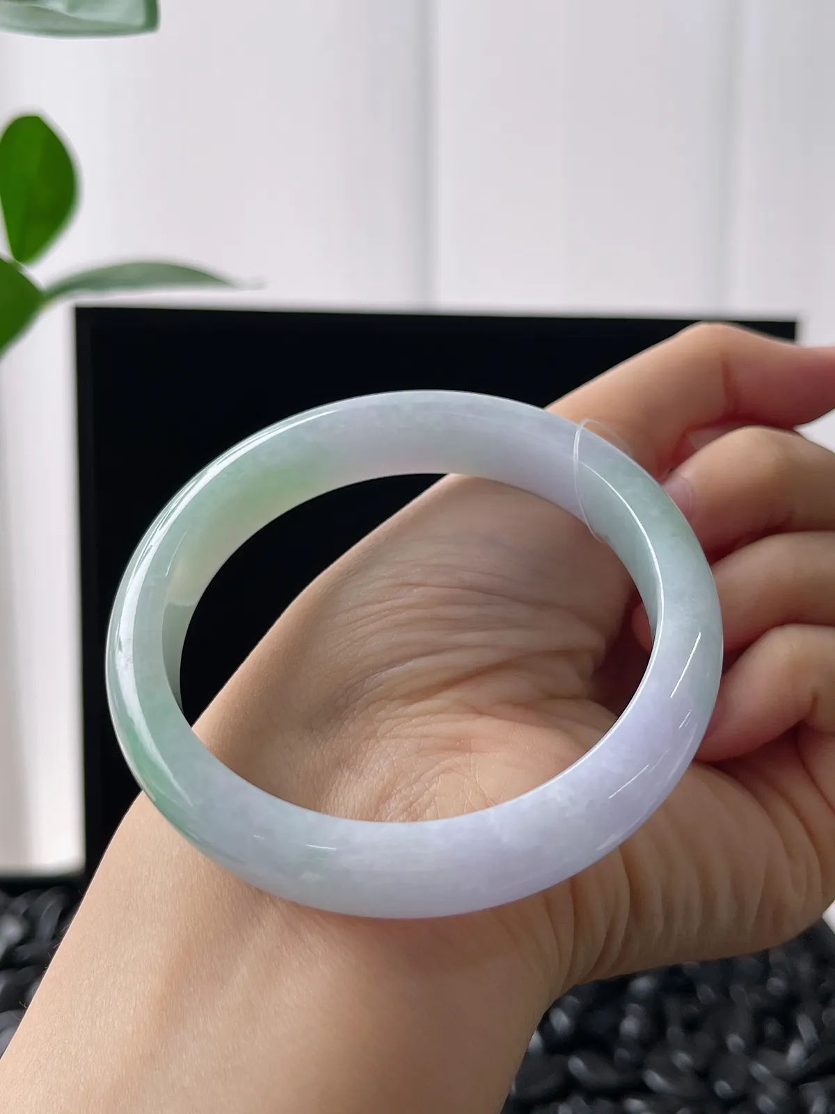 正圈56圈口，翡翠糯化种春带彩手镯