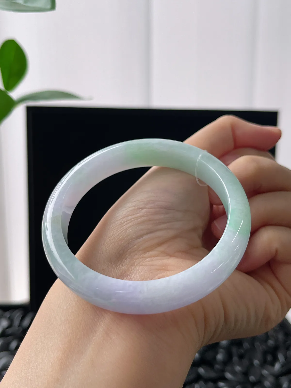 正圈56圈口，翡翠糯化种春带彩手镯