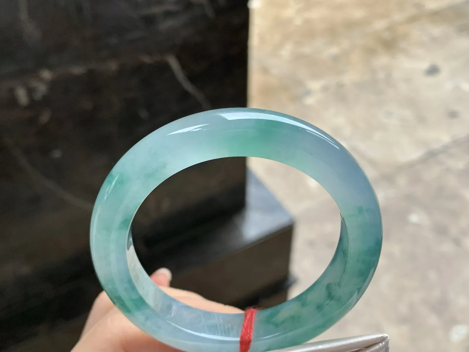 54-11.9-9.3

冰蓝花手镯^_^种水足