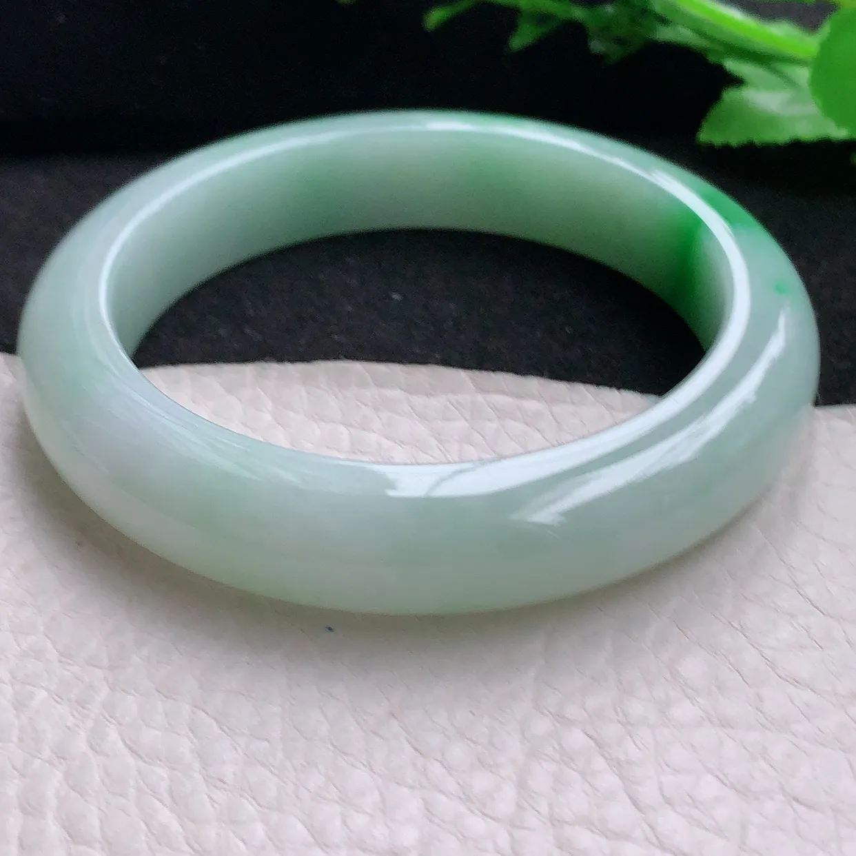 hy自然光58*12.6*9.3平安镯天然缅甸翡翠飘阳绿厚装正圈宽边玉镯子