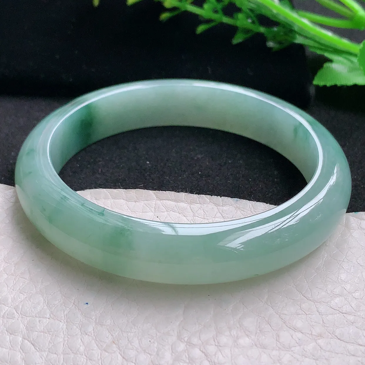 Nc自然光57.5*11.8*8平安镯 天然缅甸翡翠a 货冰飘花宽边玉镯子