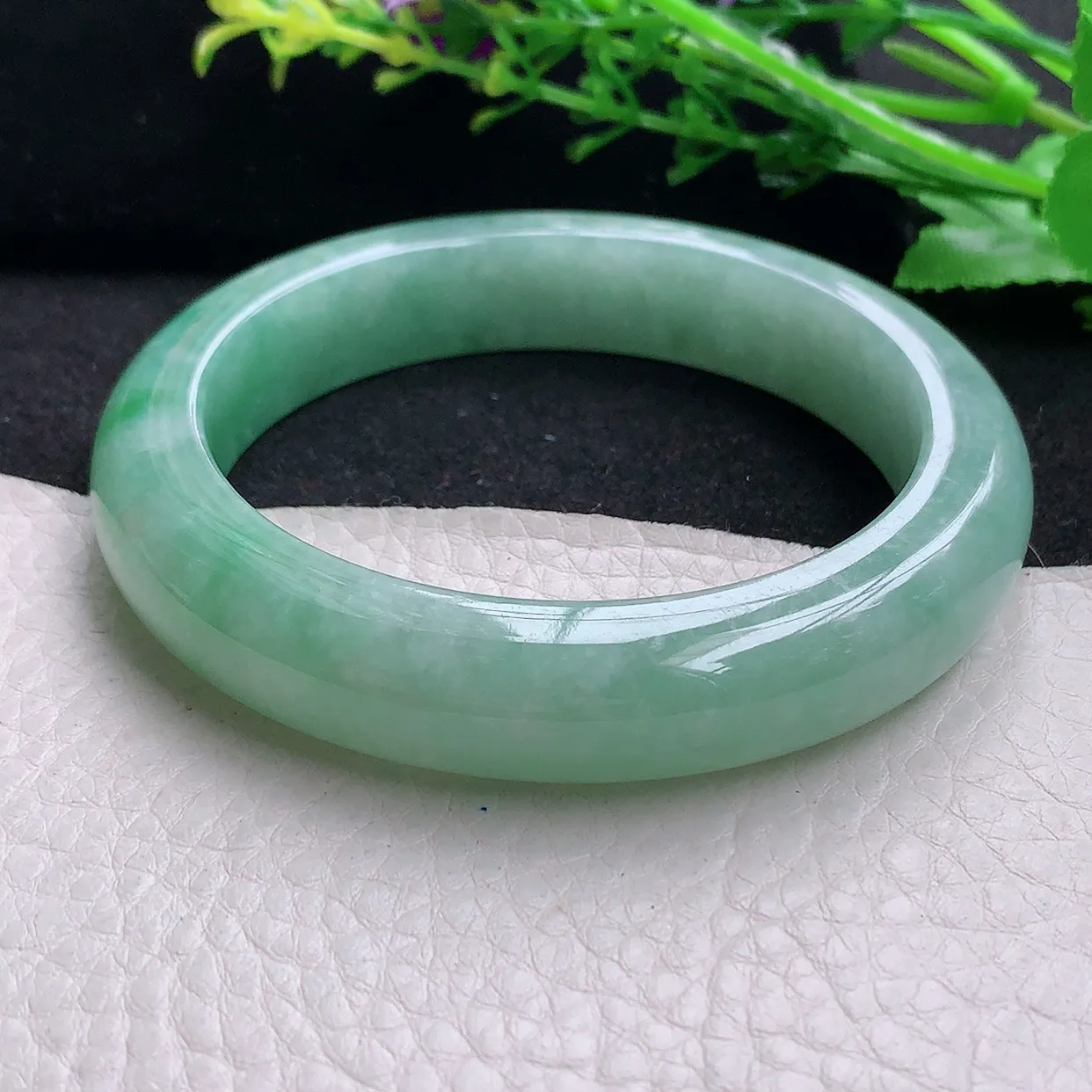 xc自然光59.5*12.8*9.6平安镯天然缅甸翡翠飘绿厚装正圈宽边玉镯子