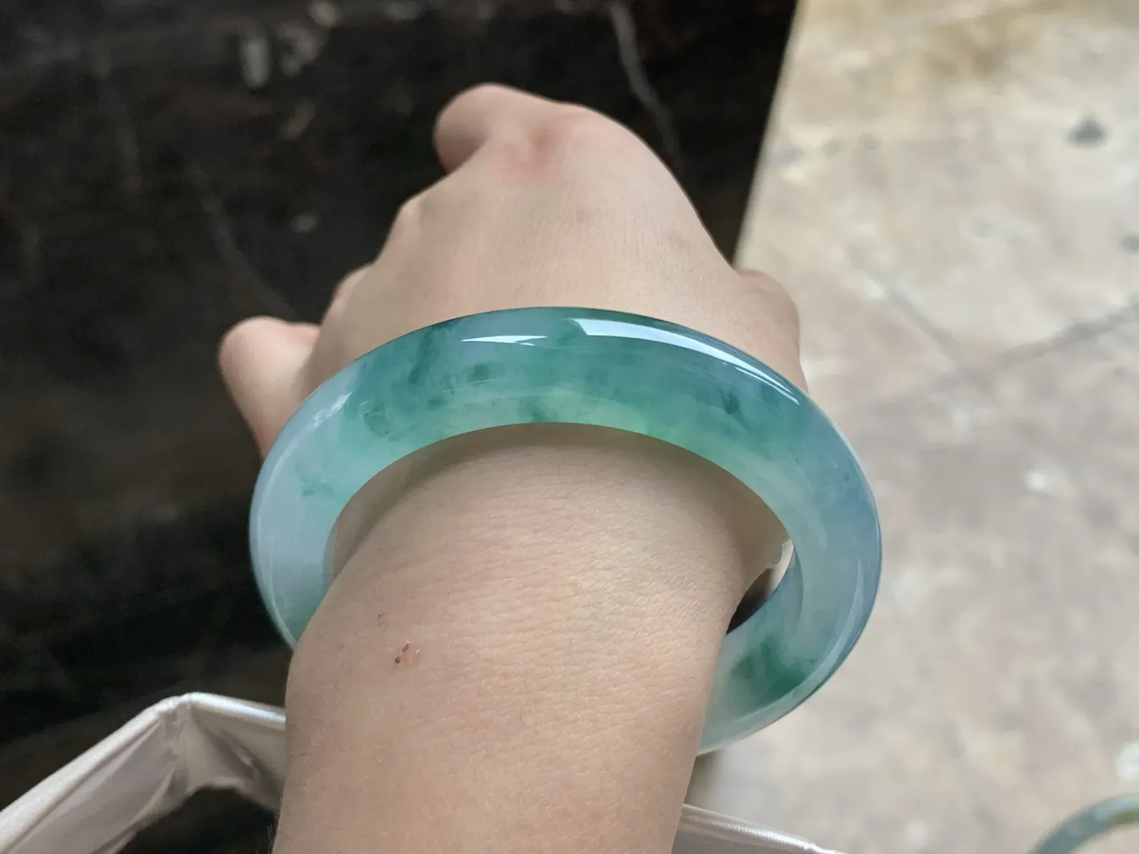 54-11.9-9.3

冰蓝花手镯^_^种水足