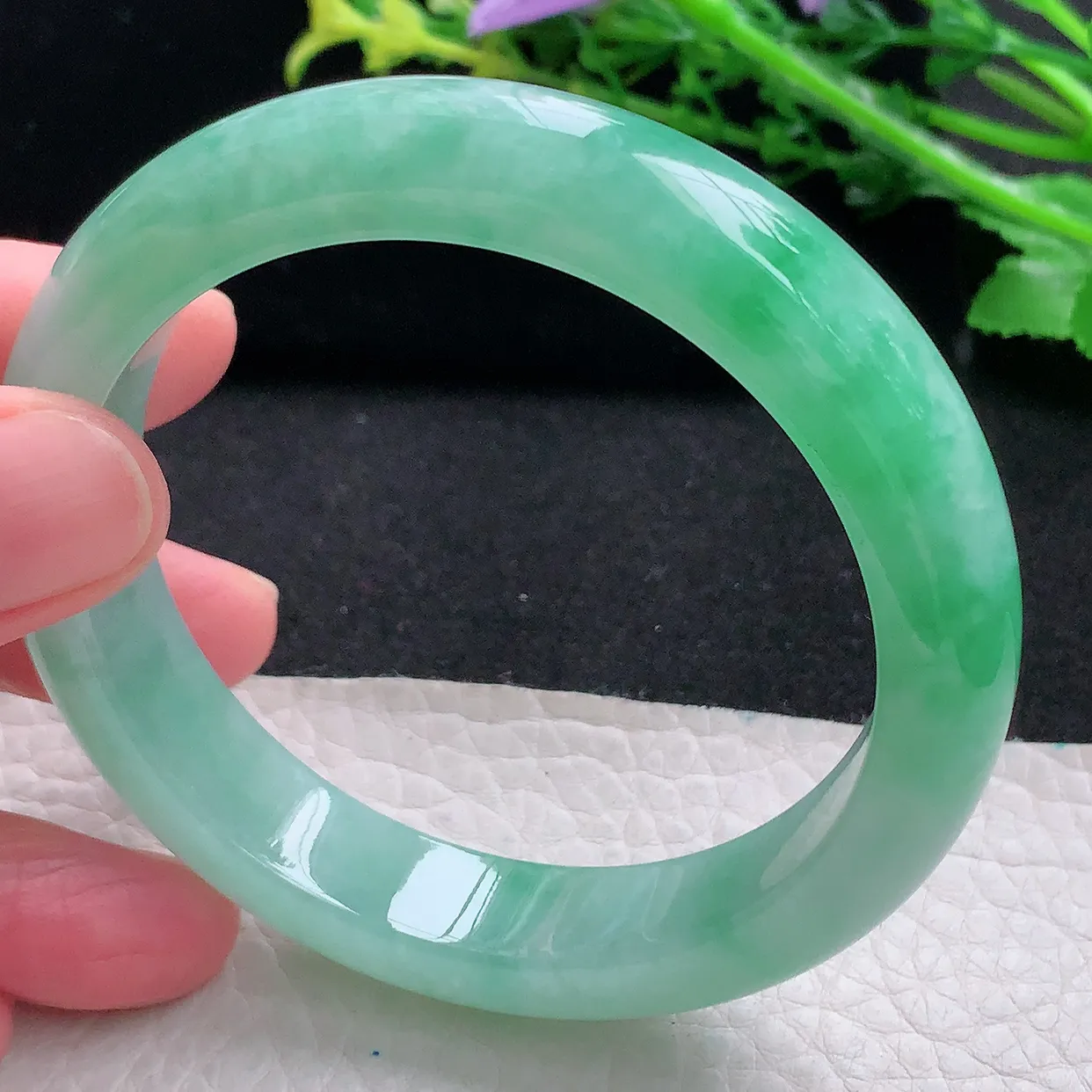 Nc自然光57.5*12.5*8.5平安镯 天然缅甸翡翠a 货冰润飘阳绿宽边玉镯子