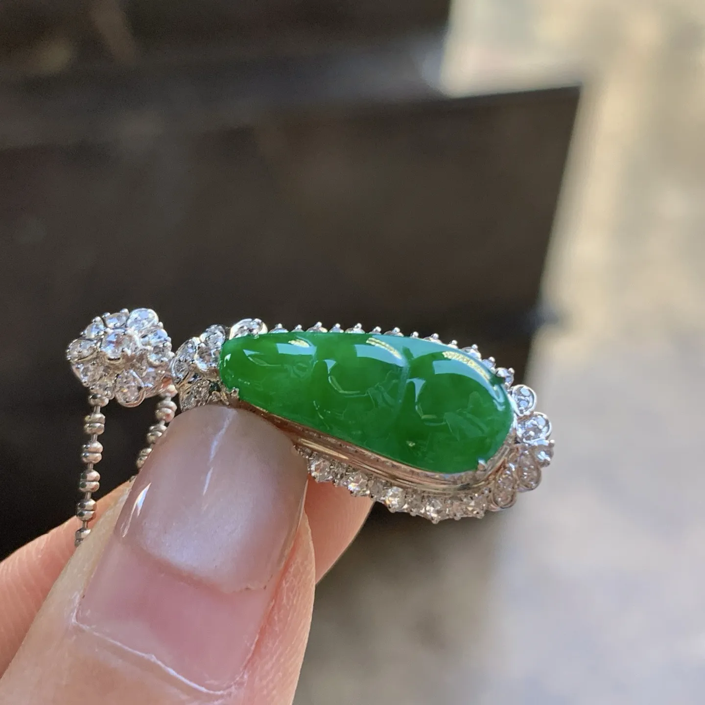 金钻镶嵌辣绿色豆子^_^鲜艳