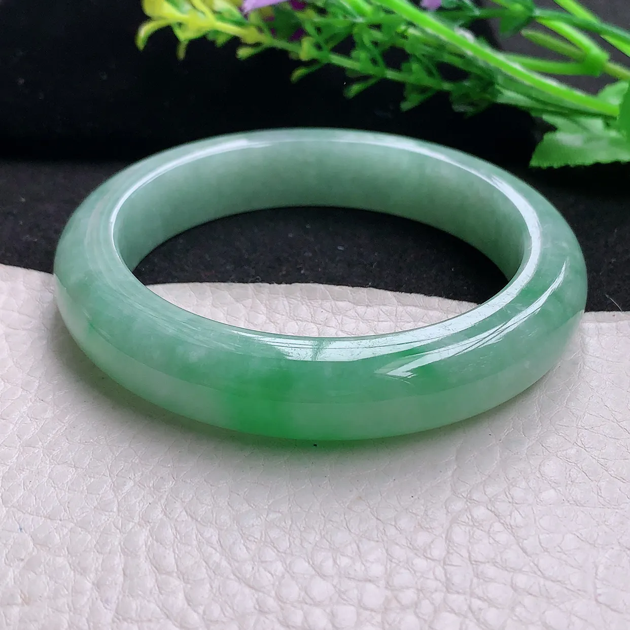 xc自然光59.5*12.8*9.6平安镯天然缅甸翡翠飘绿厚装正圈宽边玉镯子