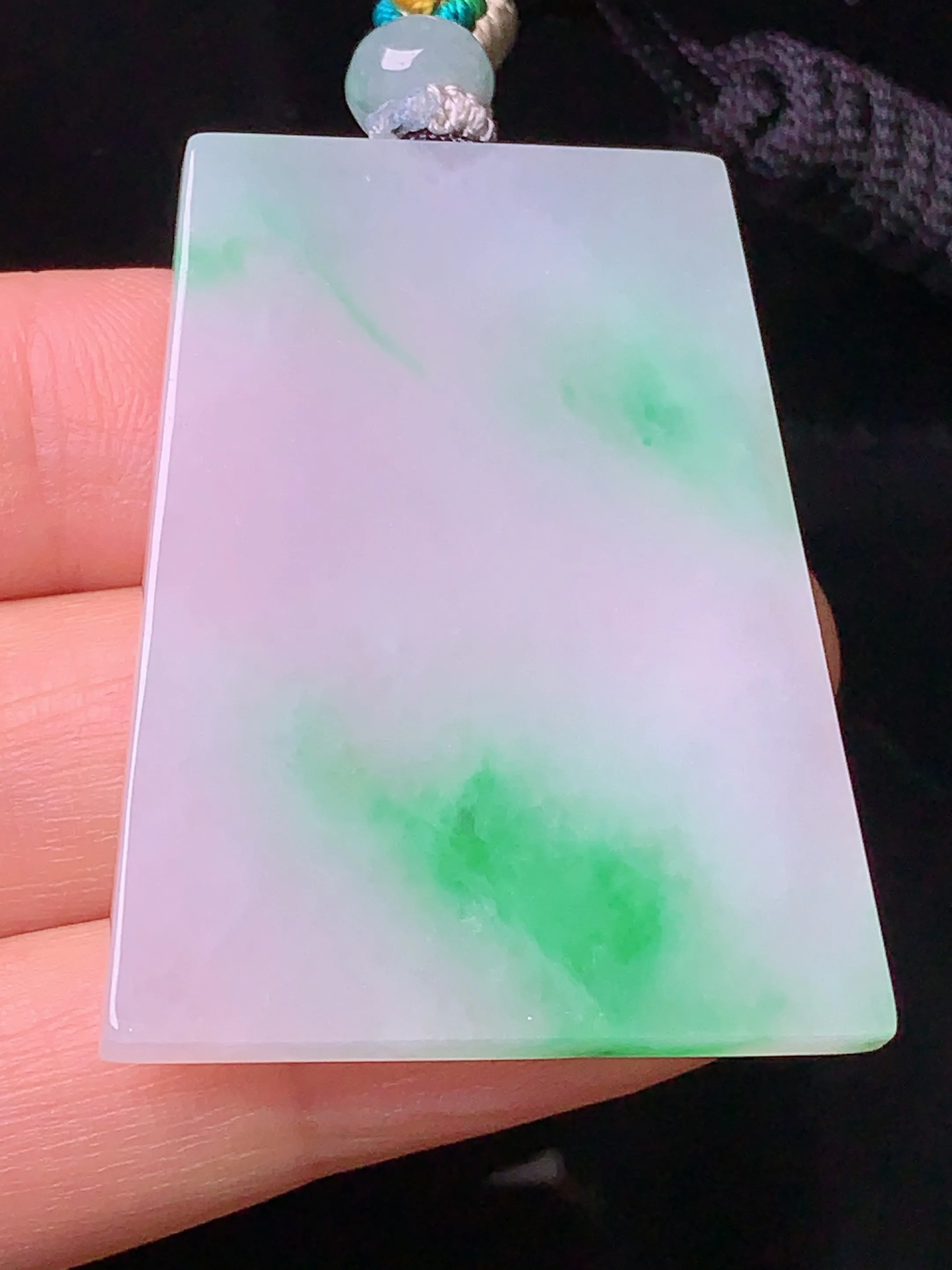 飘绿无事牌吊坠 玉质细腻 色泽清新艳丽 整体尺寸41.8*32.5*3.8