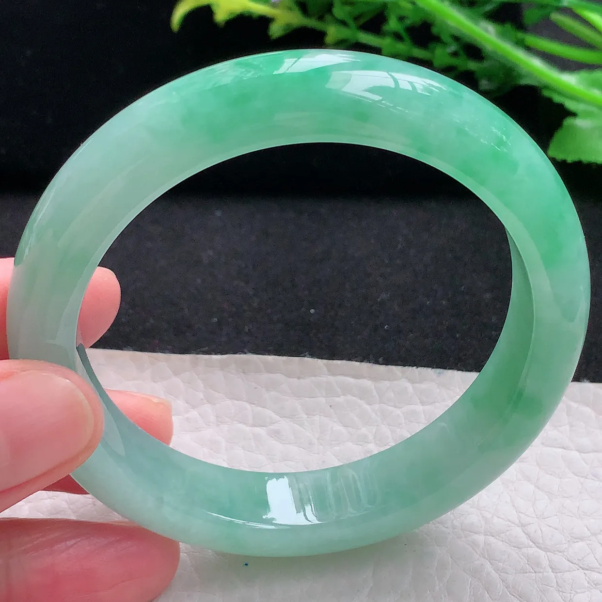 Nc自然光57.5*12.5*8.5平安镯 天然缅甸翡翠a 货冰润飘阳绿宽边玉镯子