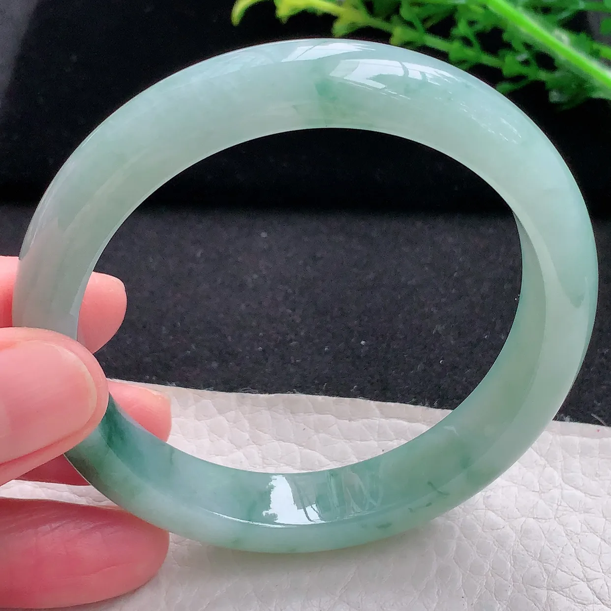 Nc自然光57.5*11.8*8平安镯 天然缅甸翡翠a 货冰飘花宽边玉镯子