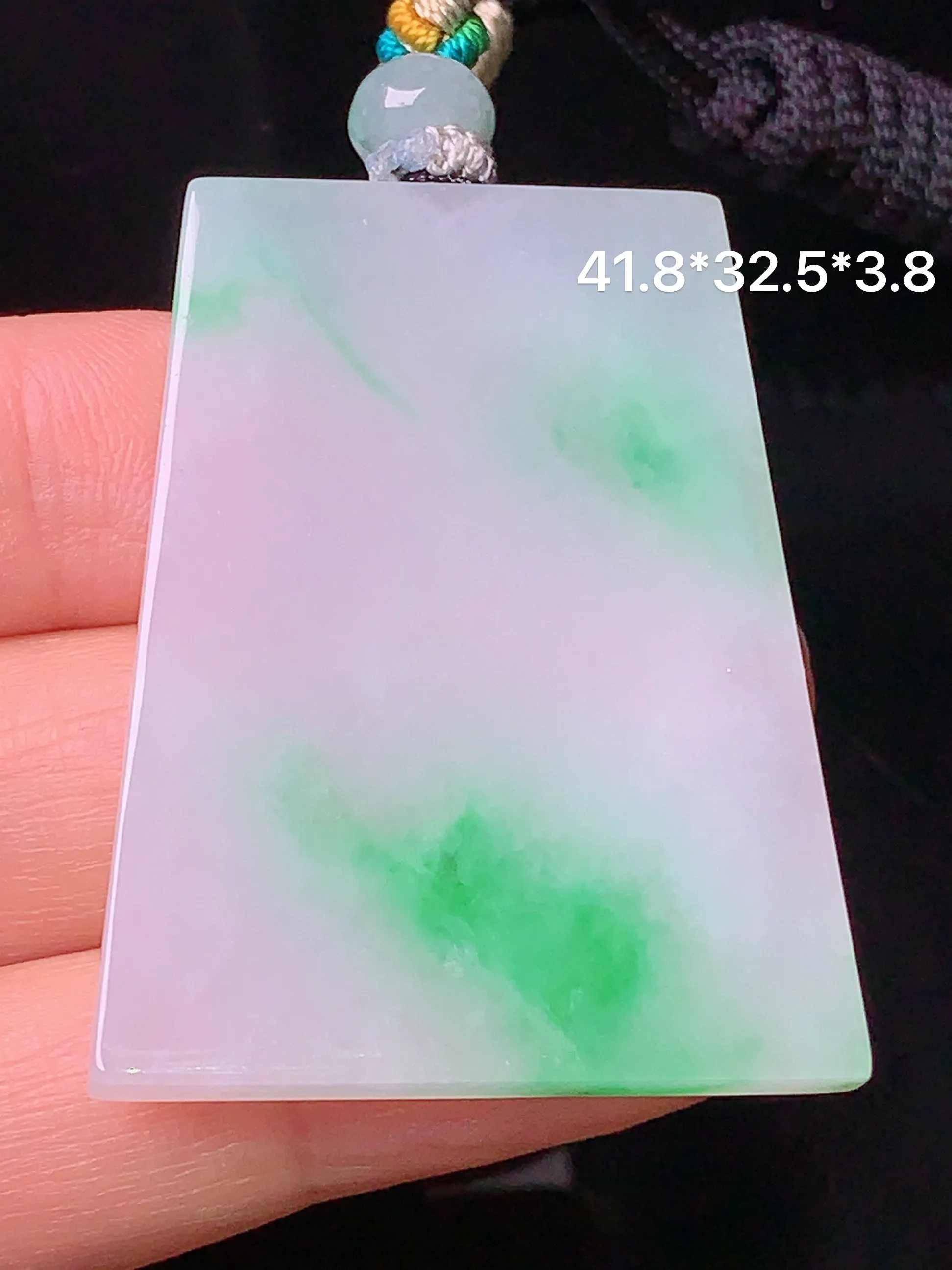 飘绿无事牌吊坠 玉质细腻 色泽清新艳丽 整体尺寸41.8*32.5*3.8