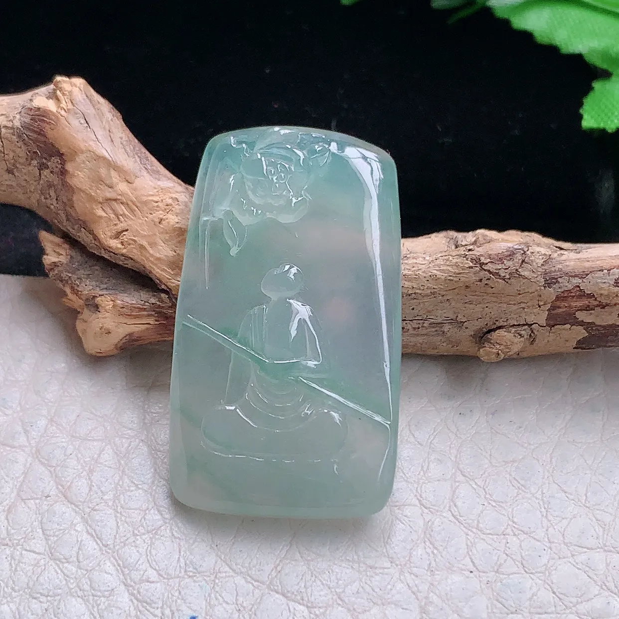 lz自然光33.8*19.5*6.8天然缅甸翡翠冰晴花开见佛玉吊坠 玉挂件