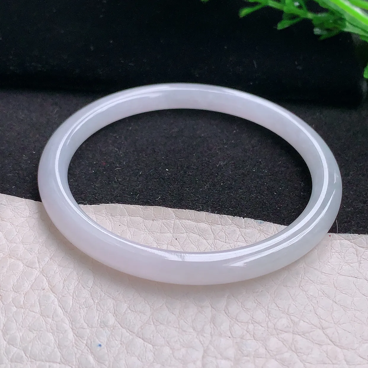 Nc自然光54*5.8*6.3叮当镯 天然缅甸翡翠a 货白月光圆条玉镯子