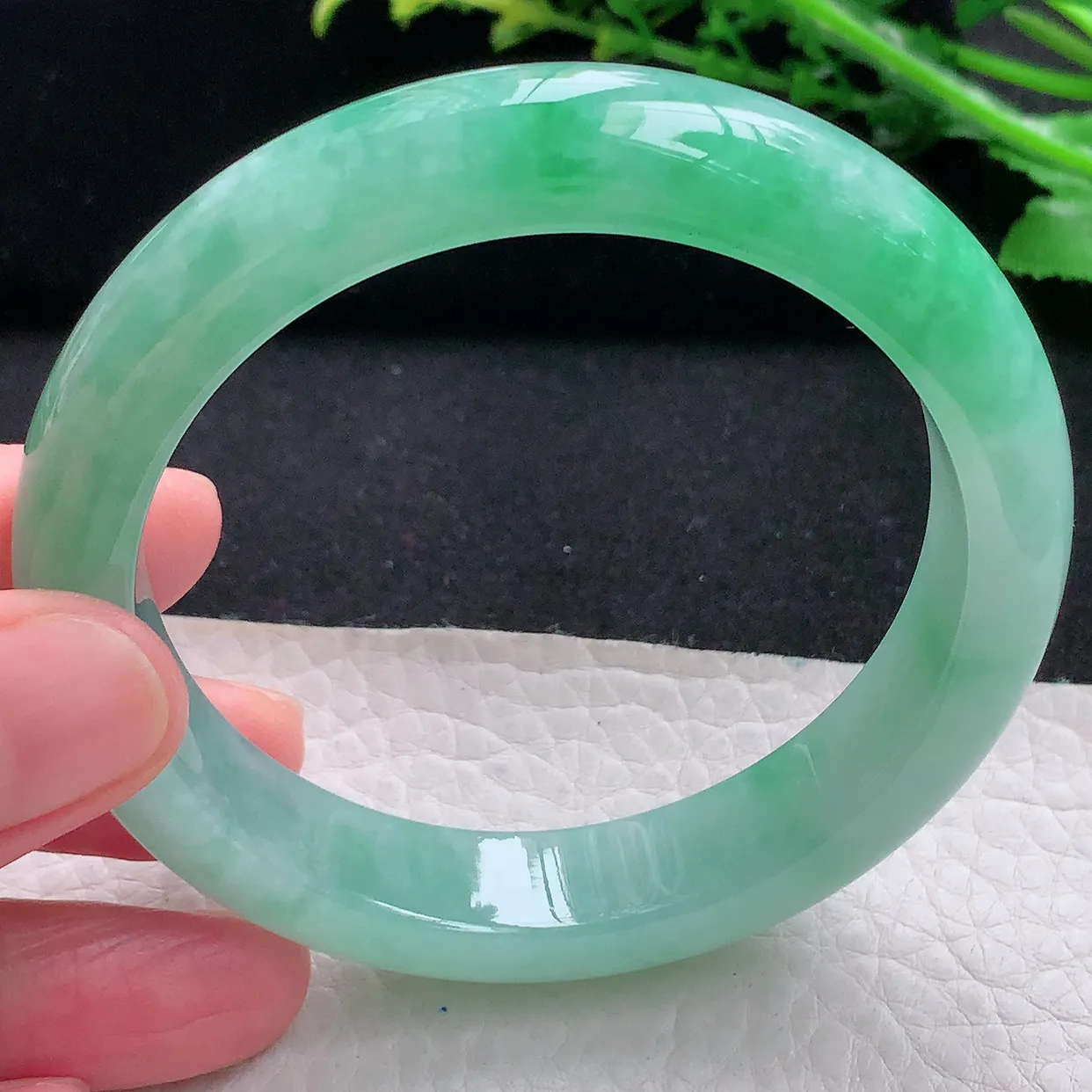 Nc自然光57.5*12.5*8.5平安镯 天然缅甸翡翠a 货冰润飘阳绿宽边玉镯子