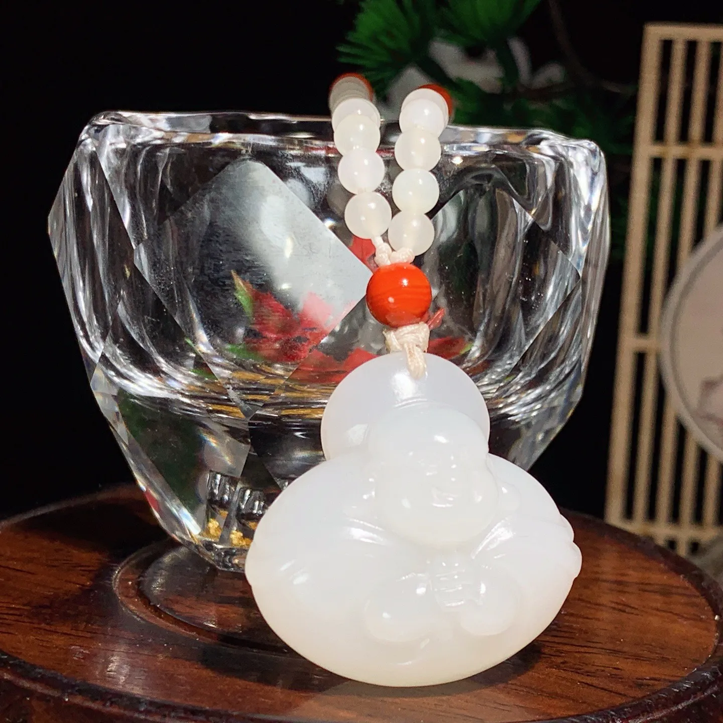 新疆和田玉羊脂白佛引福来挂件。尺寸30/32/16重42克。玉质细腻油润。手推出油。佩戴高端典雅。lt251031