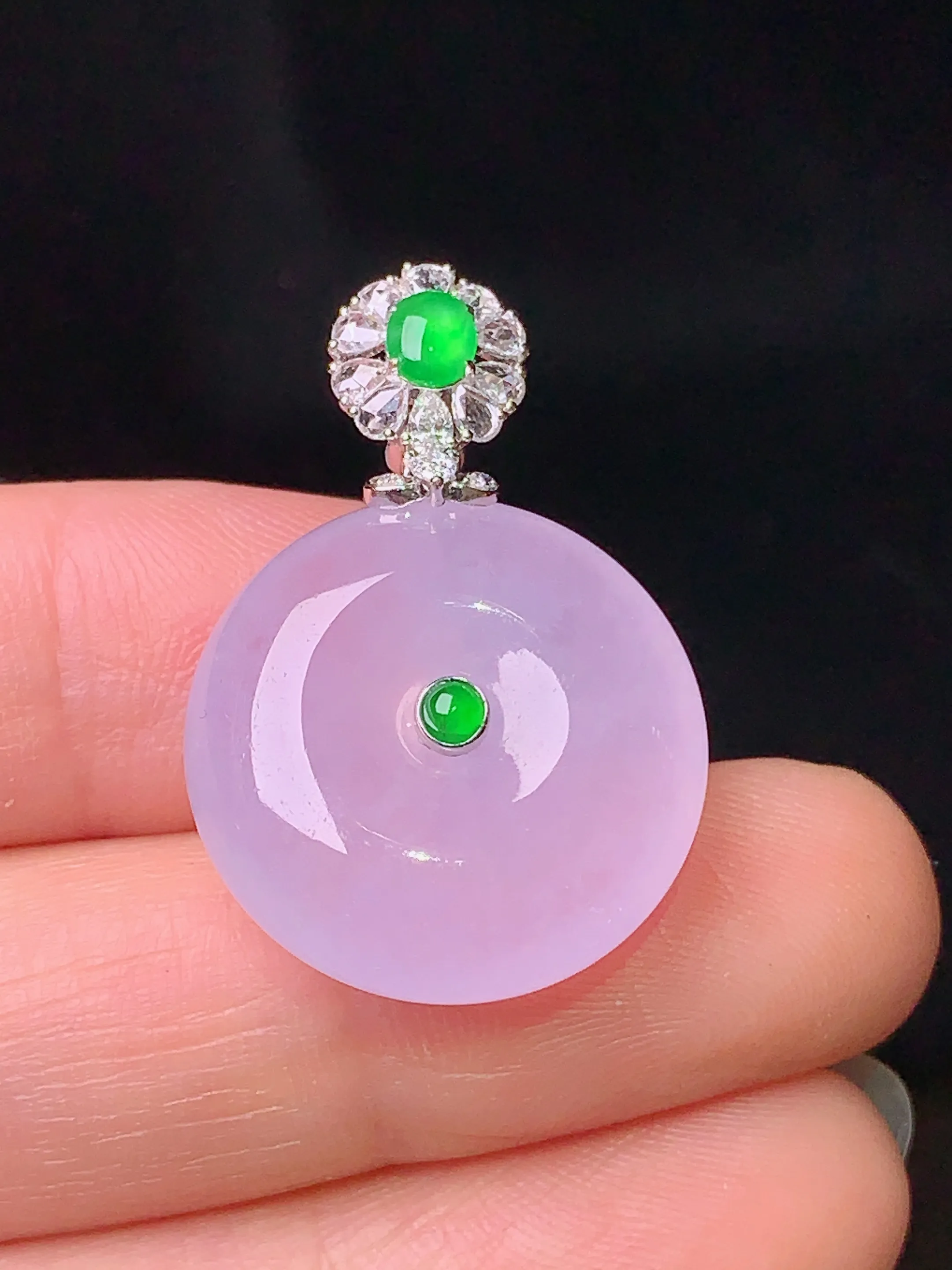 18k金钻镶嵌冰种平安扣吊坠 玉质细腻 色泽清新艳丽 整体尺寸29.5*19.8*7.8