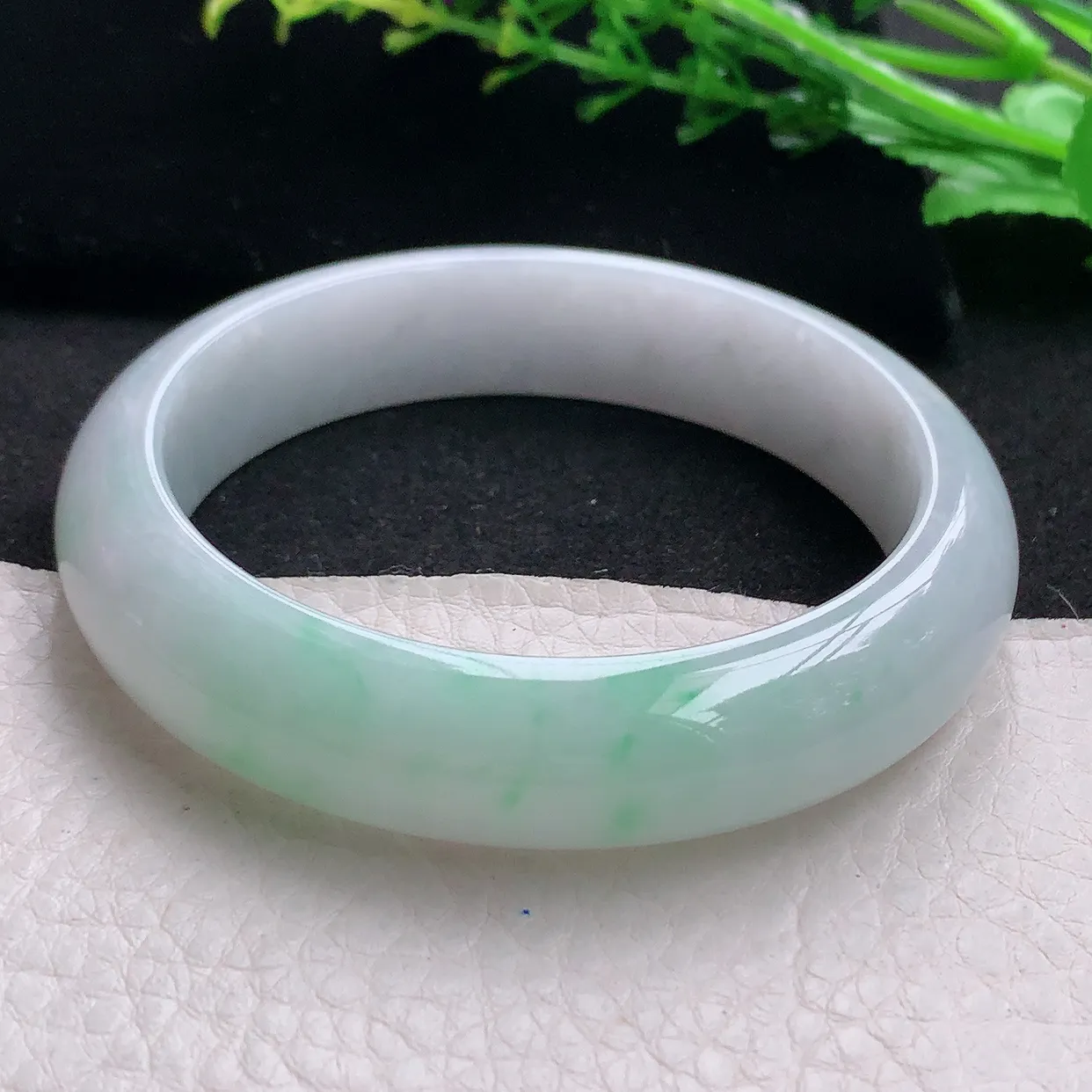 ll自然光58.5*13.8*8.2平安镯 天然缅甸翡翠a 货飘绿宽边玉镯子 玉手环