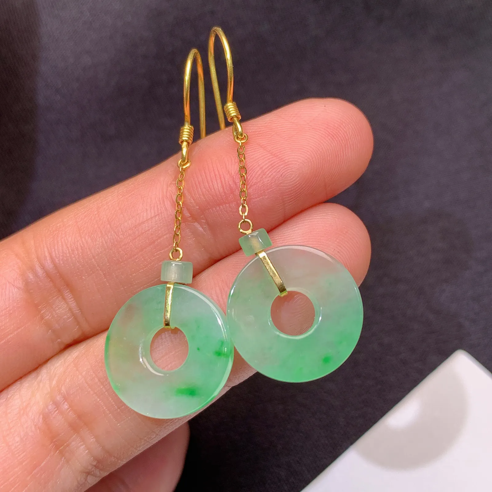 18k金镶嵌飘绿平安环耳坠 玉质细腻 清新 搭配小路路通 尺寸15*2