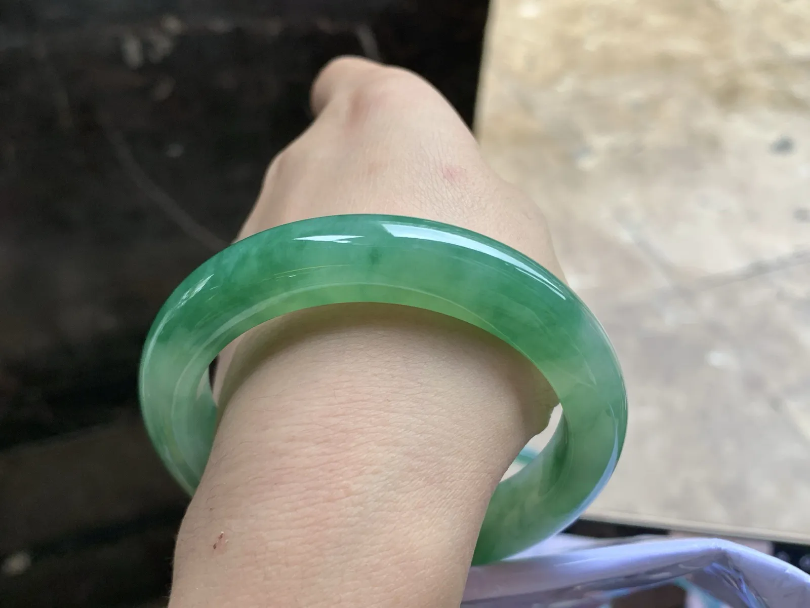 56.5-11.7-9.2

浓绿色手镯^_^鲜艳