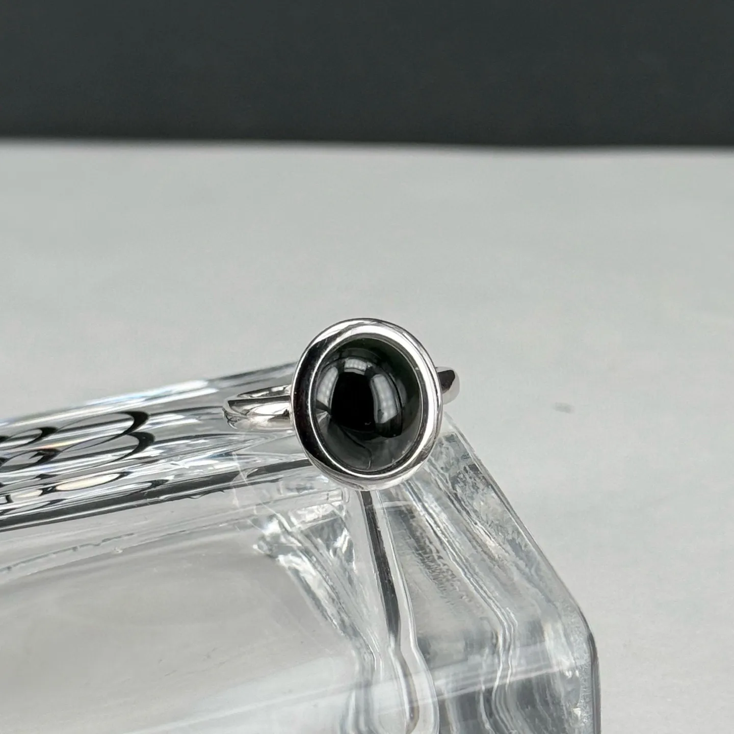 精品18k墨翠白金女戒 种好色正 黑度极好 打灯通透 油性十足 尺寸14