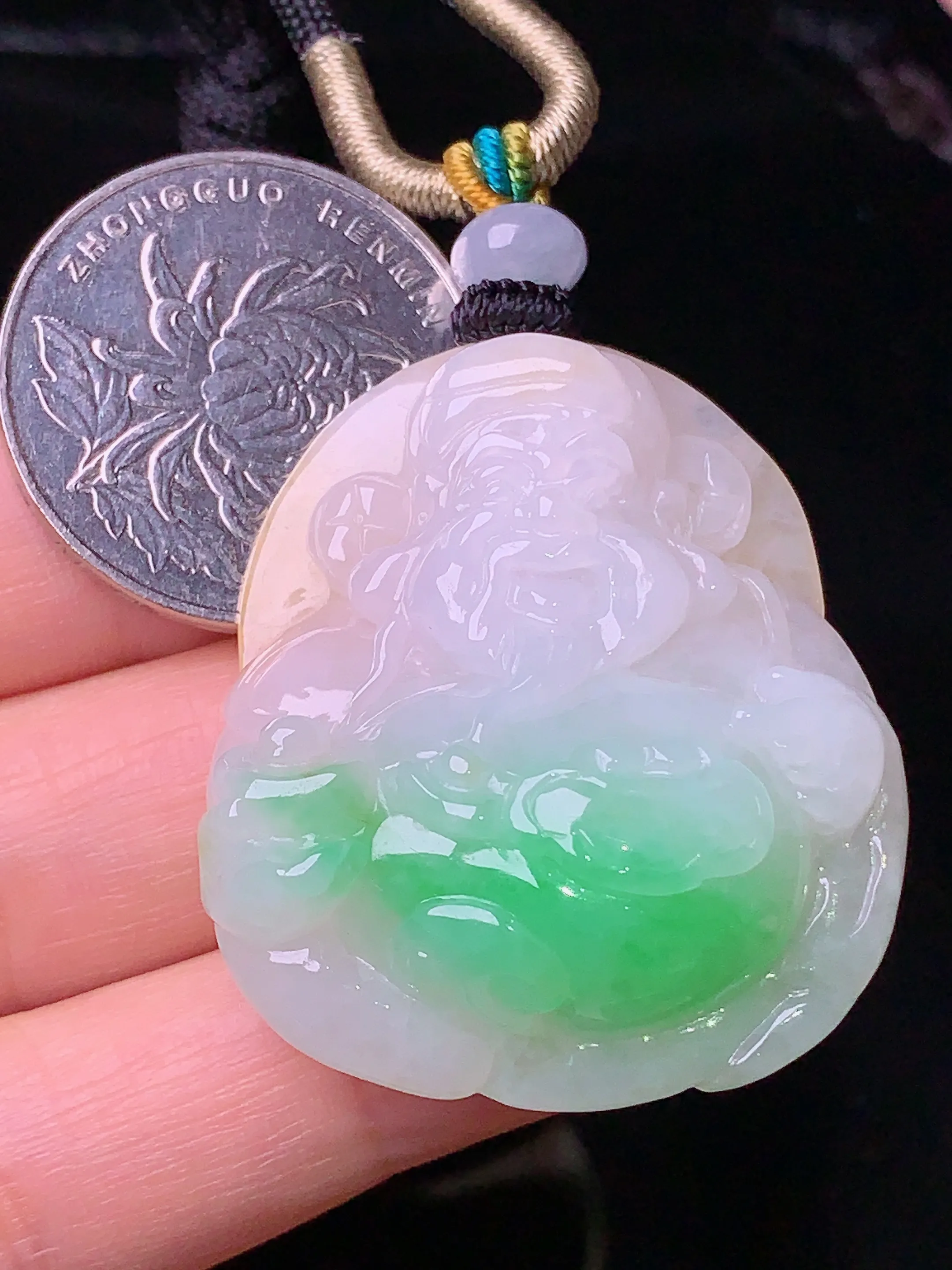 飘绿财神吊坠 玉质细腻 色泽清新艳丽 整体尺寸38*32.8*12.2