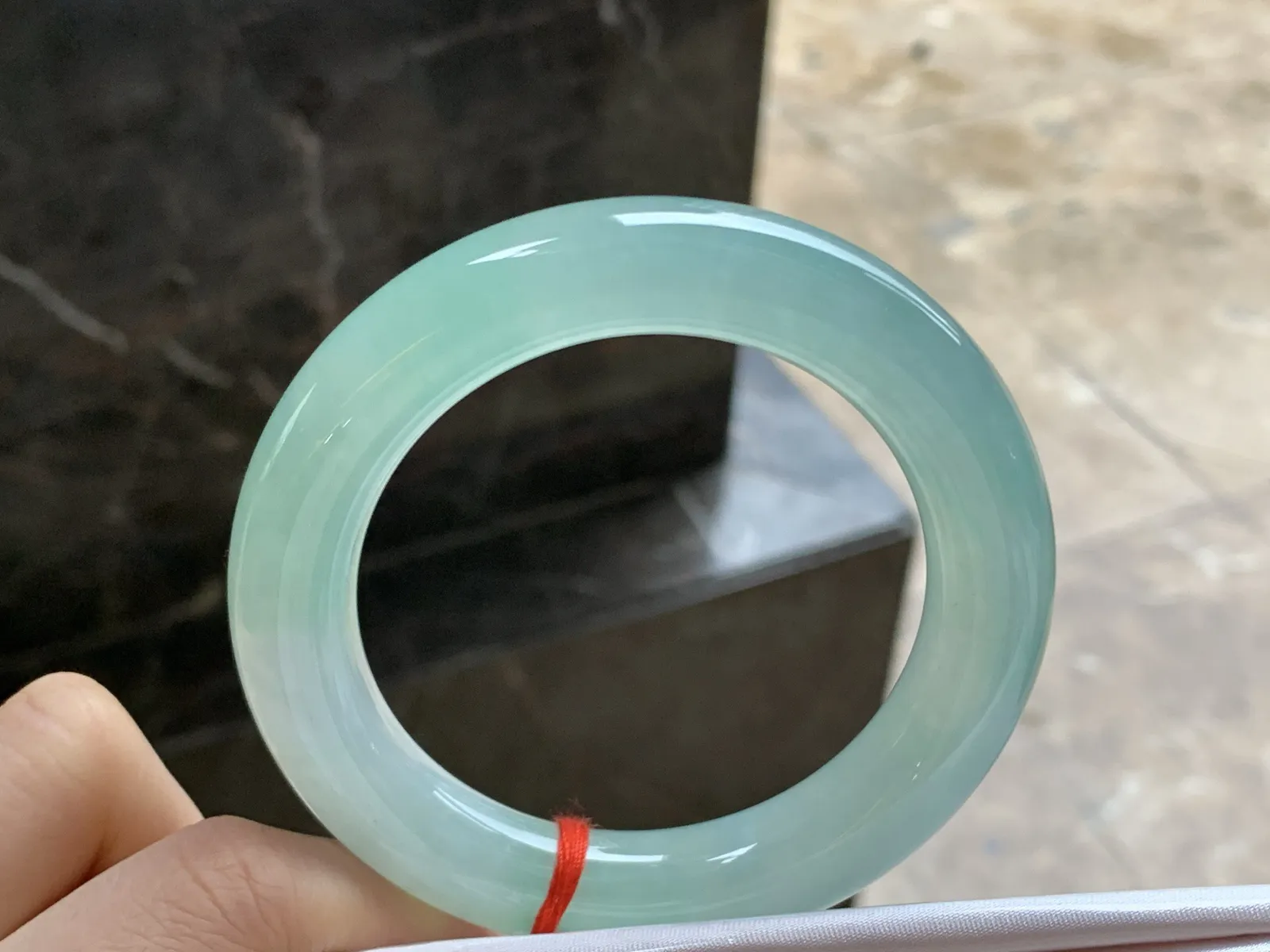 56-12

冰晴绿圆条手镯^_^冰透