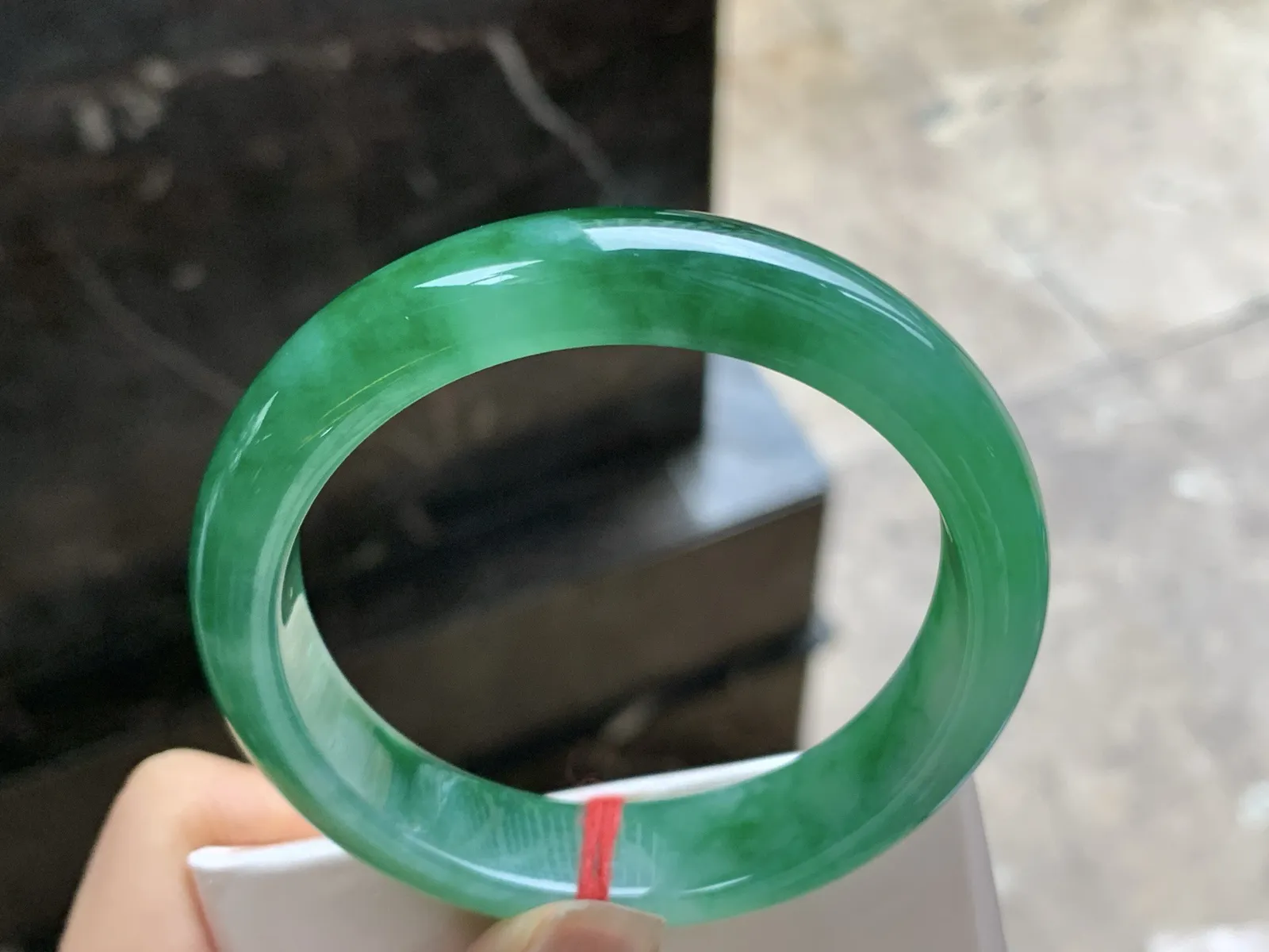 56.5-13.6-8

辣绿色手镯^_^颜色浓郁 鲜艳