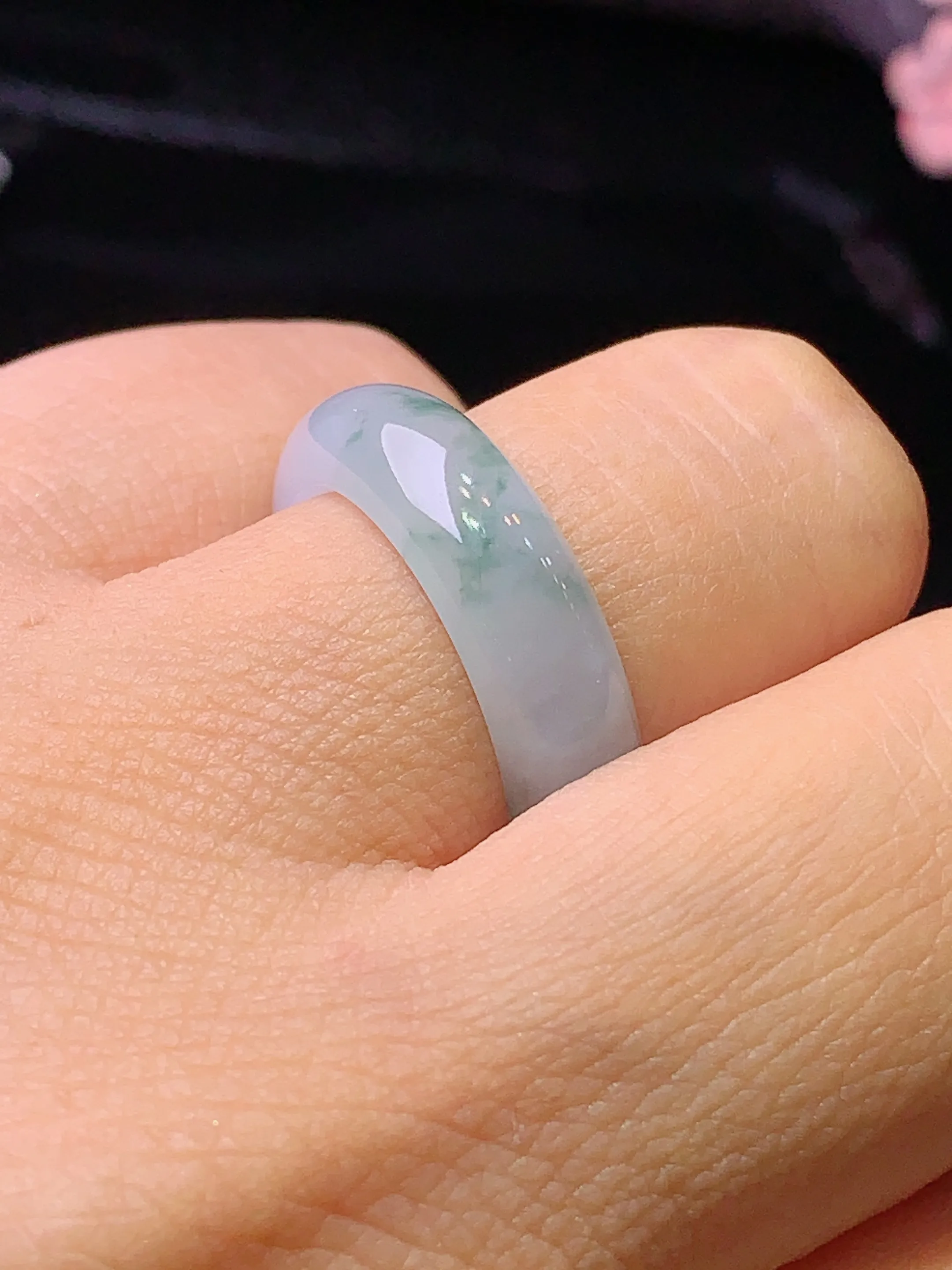 飘绿指环 玉质细腻 色泽清新艳丽 整体尺寸24.3*6*4 圈口12.5