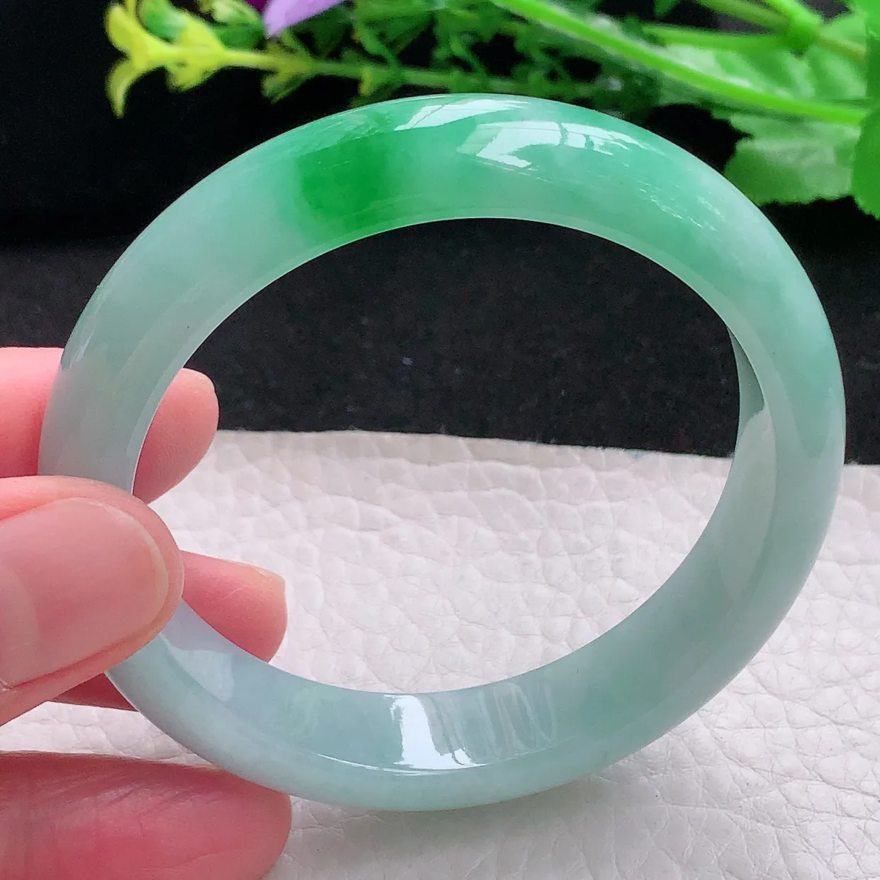 yh自然光53*12.3*7.5平安镯 天然缅甸翡翠飘绿水润飘阳绿宽边玉镯子