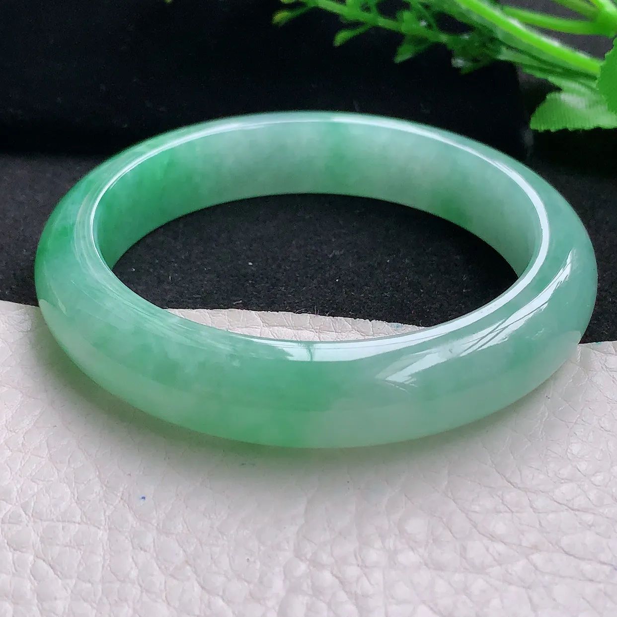 Nc自然光57.5*12.5*8.5平安镯 天然缅甸翡翠a 货冰润飘阳绿宽边玉镯子