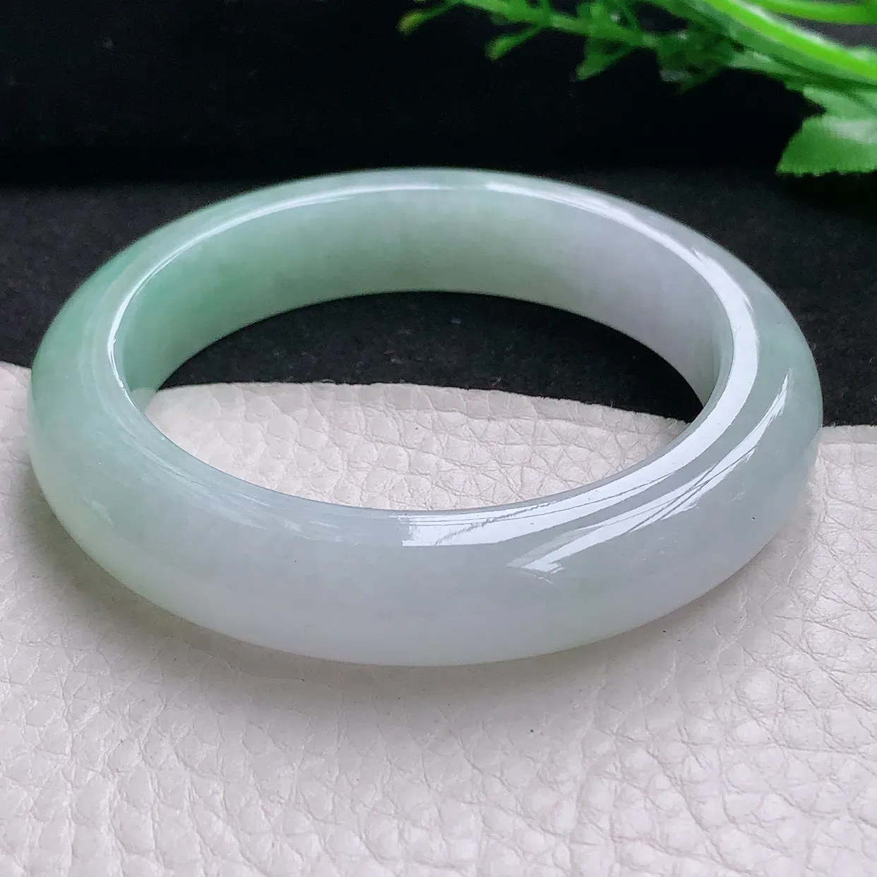 hy自然光54*12.3*9.3平安镯天然缅甸翡翠半山水浅绿正圈宽边玉镯子