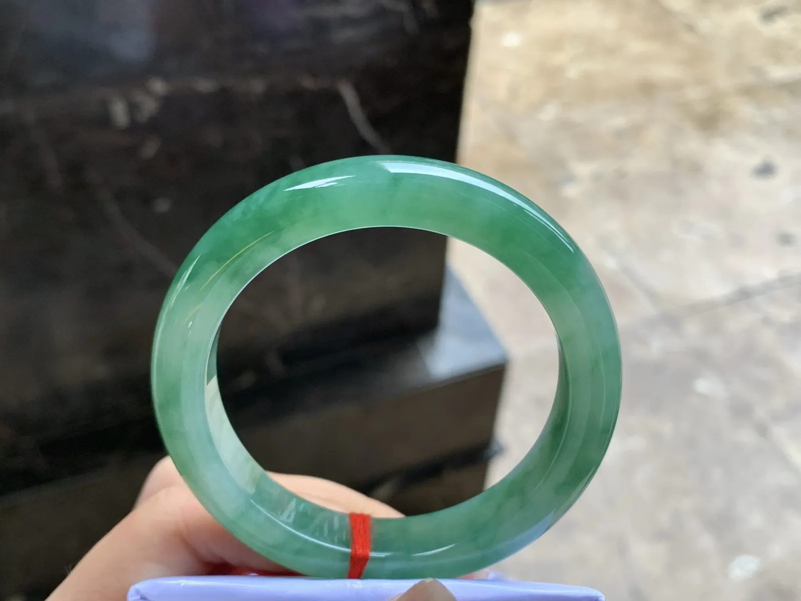 56.5-11.7-9.2

浓绿色手镯^_^鲜艳