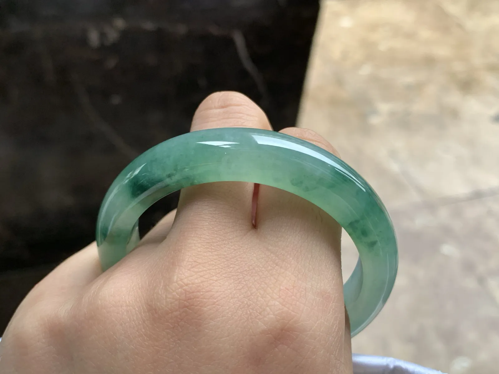 54-12.4–8.1

飘花手镯^_^玉质温润