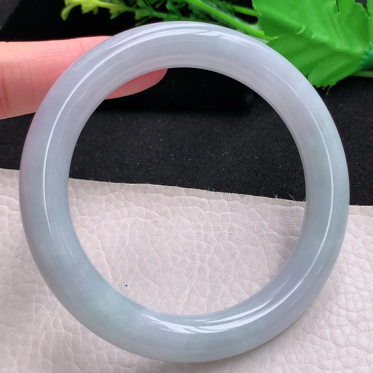 hh大圈口62*11.2*11.2美人镯 天然缅甸翡翠白月光大气圆条玉镯子