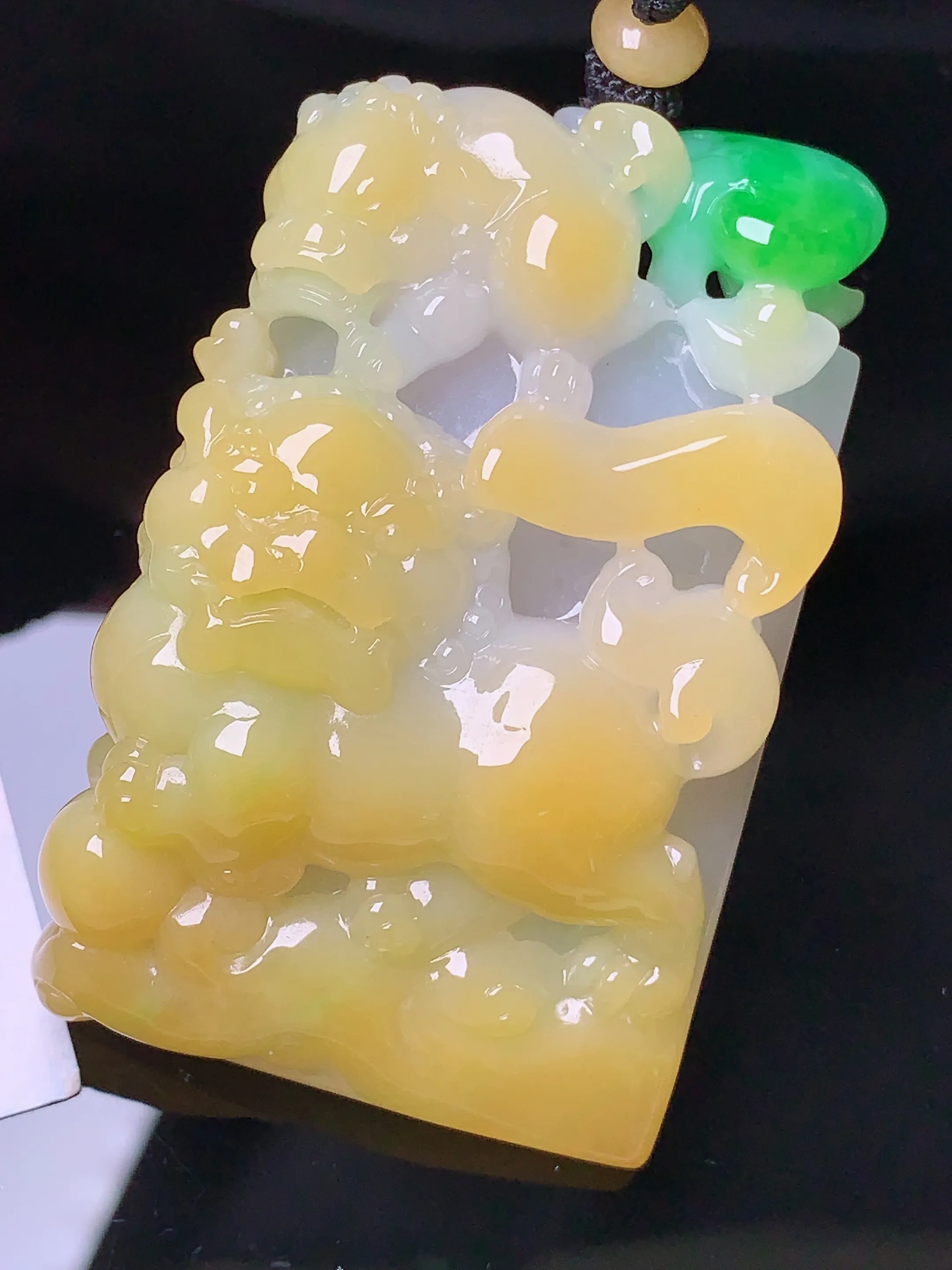 黄翡貔貅吊坠 玉质细腻 色泽清新艳丽 整体尺寸56*36*16.2