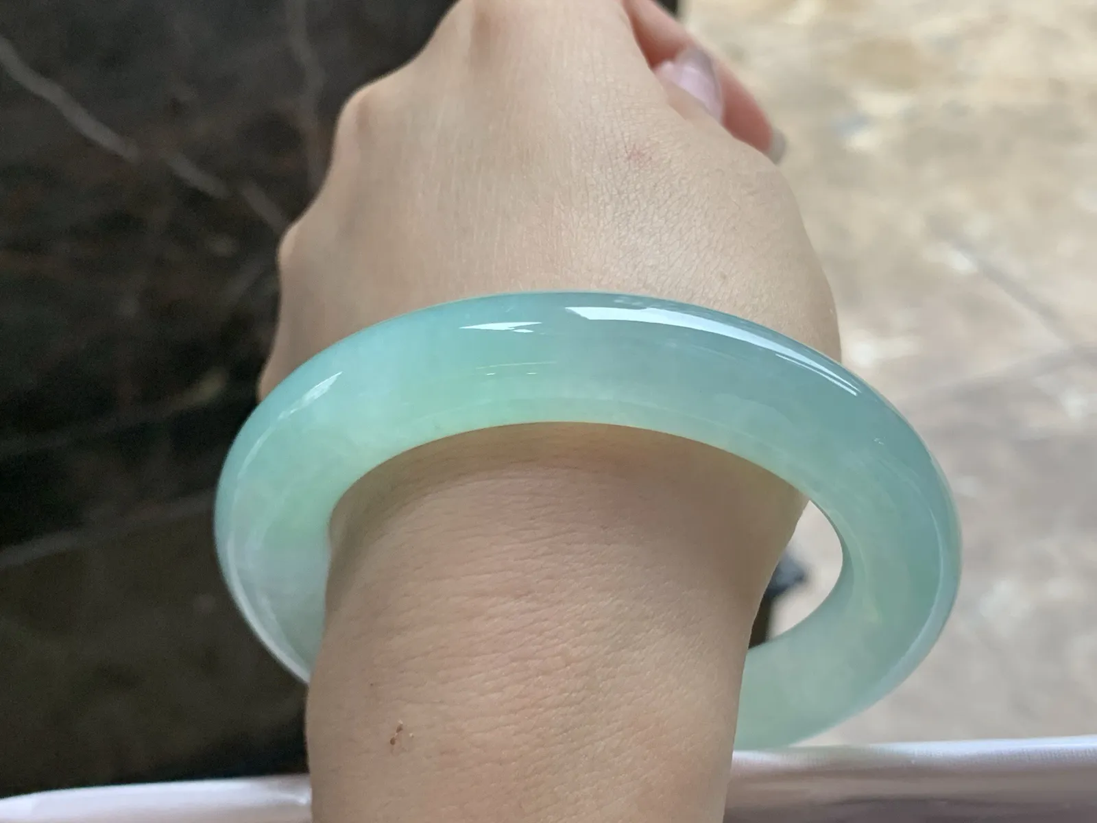 56-12

冰晴绿圆条手镯^_^冰透